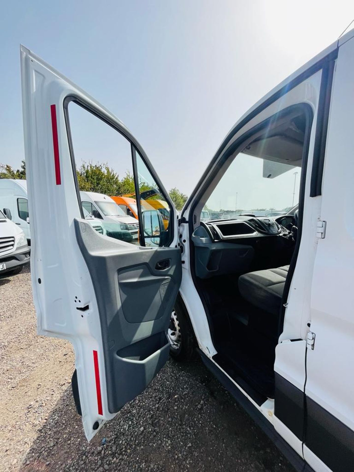 ** ON SALE **Ford Transit Chassis Cab 350 RWD 2.0 TDCI 130 2018 '68 Reg' - Tow Bar - Long Wheel Base - Image 25 of 35