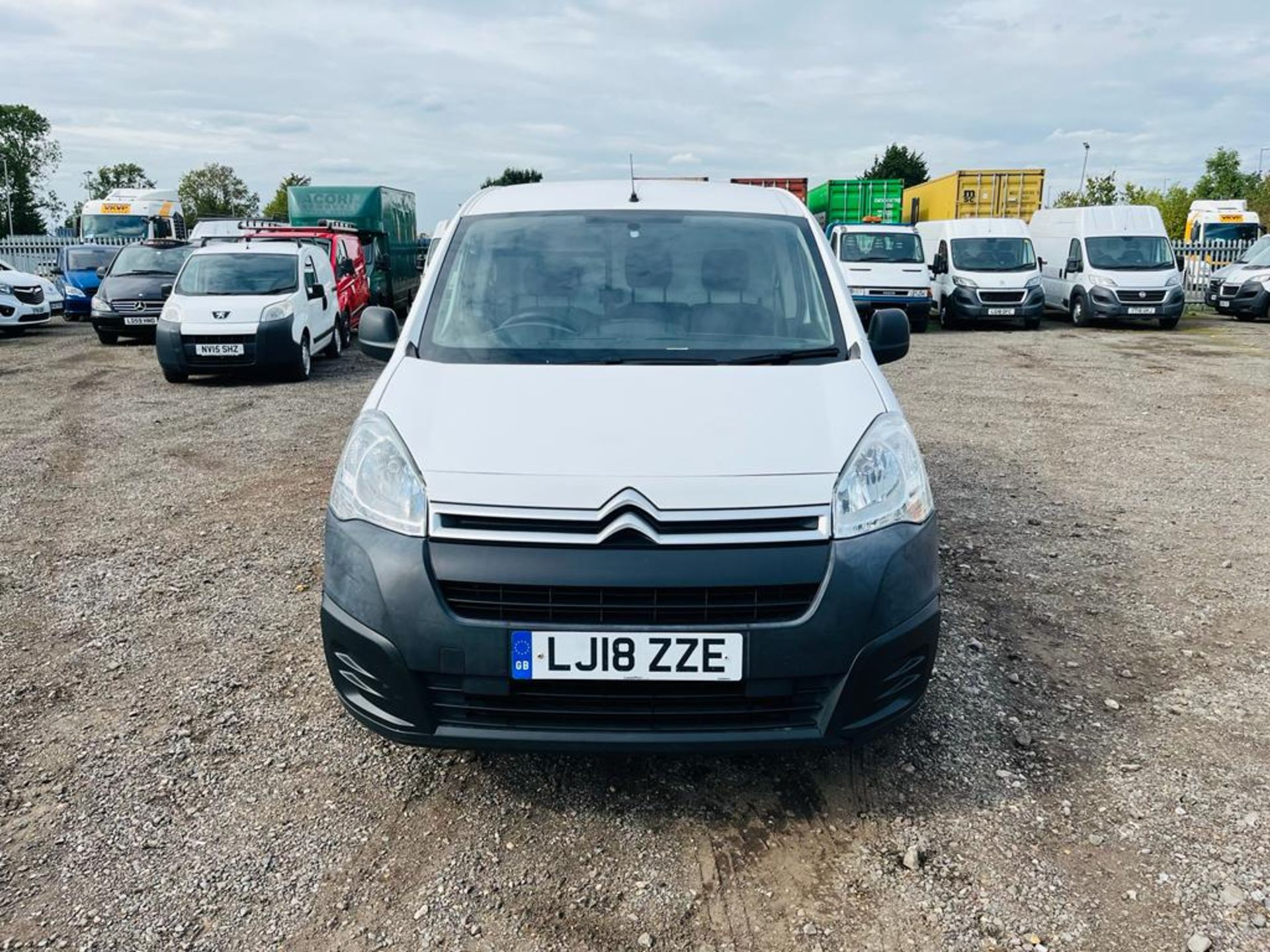 ** ON SALE ** Citroen Berlingo 1.6 BlueHDI 100 LX Long 2018 '18 Reg' A/C - Panel van - Image 2 of 26