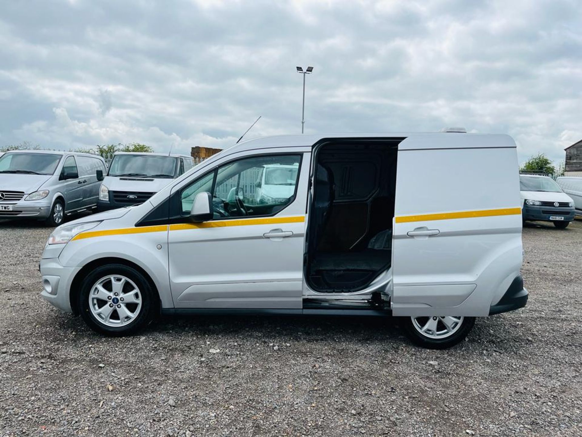 ** ON SALE ** Ford Transit Connect 200 1.6 TDCI 115 Limited 2015 '15 Reg' - A/C - Panel Van - No Vat - Image 5 of 26