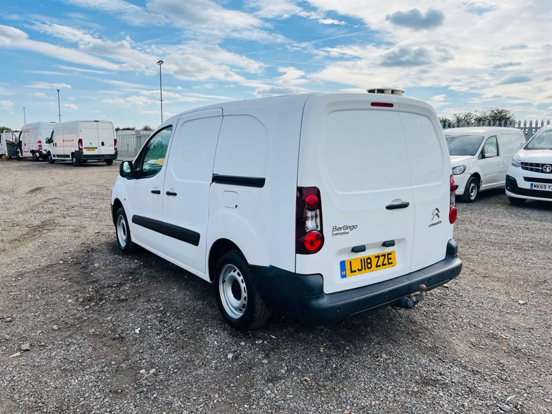 ** ON SALE ** Citroen Berlingo 1.6 BlueHDI 100 LX Long 2018 '18 Reg' A/C - Panel van - Image 8 of 26