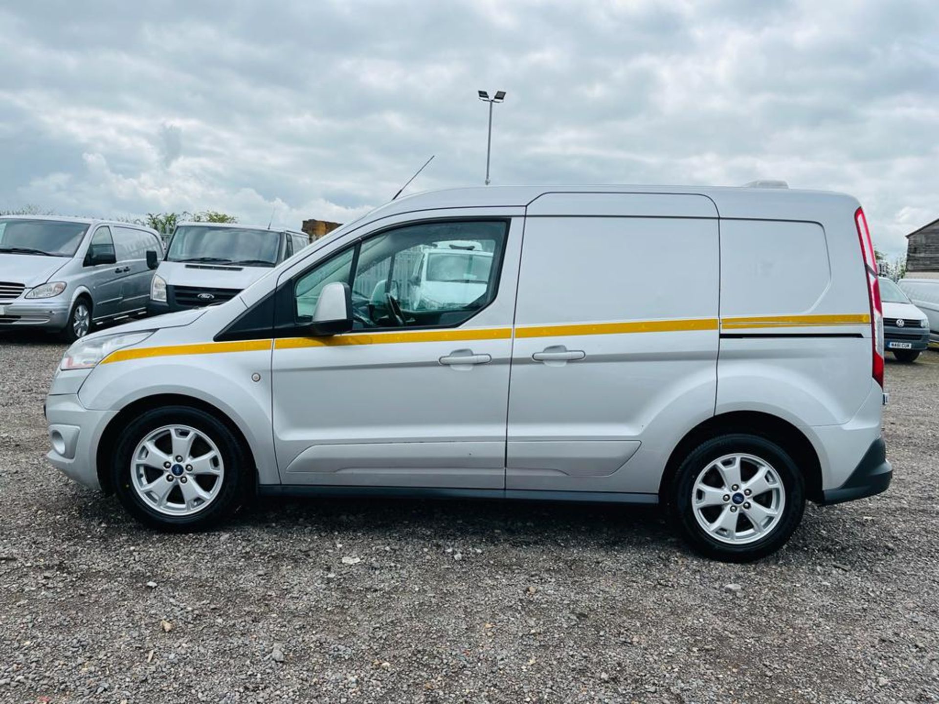 ** ON SALE ** Ford Transit Connect 200 1.6 TDCI 115 Limited 2015 '15 Reg' - A/C - Panel Van - No Vat - Image 4 of 26