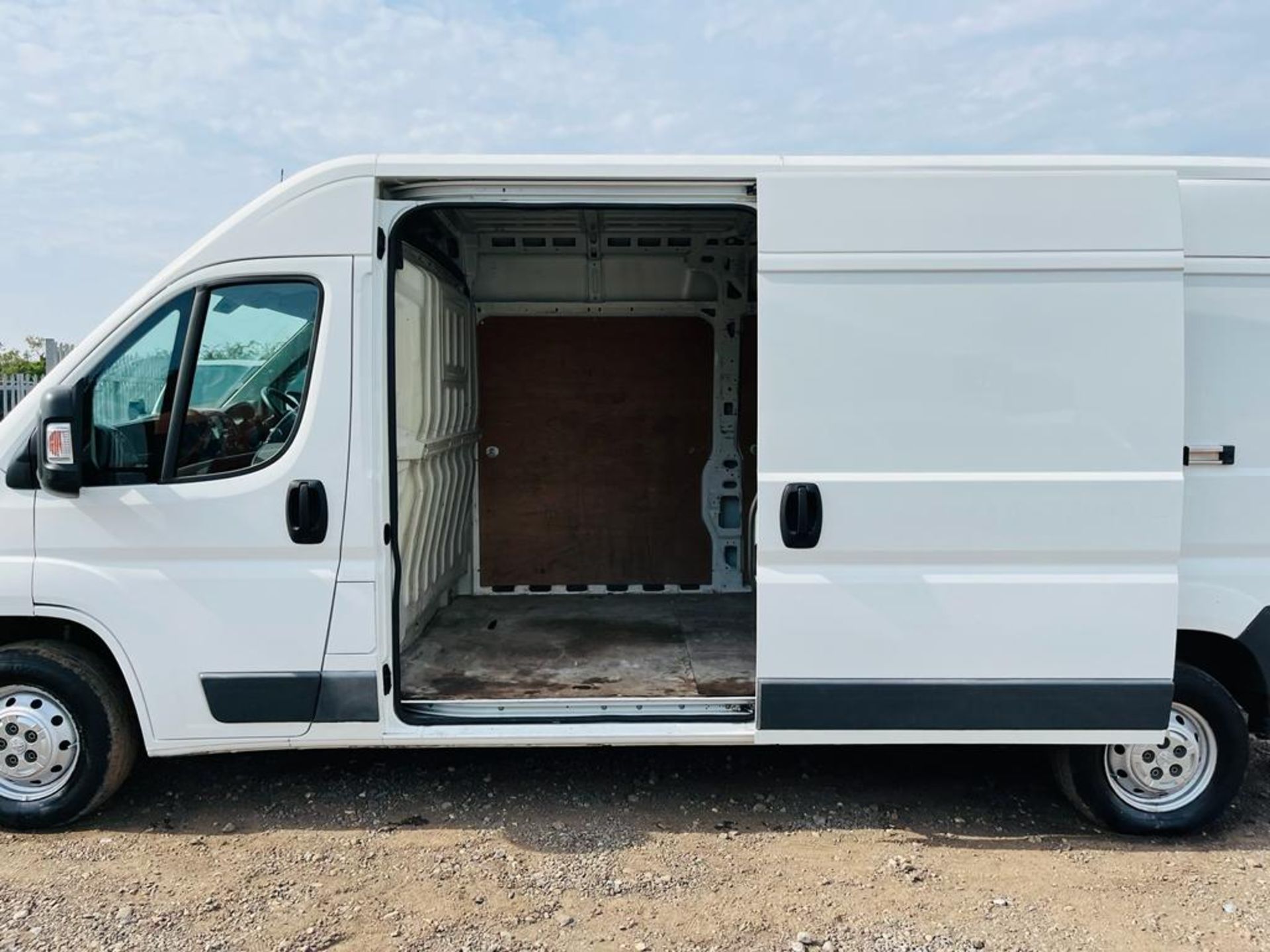 ** ON SALE ** Peugeot Boxer 335 Blue HDI 130 L3 H2 2.0 2017 '17 Reg' - Panel Van - A/C - Navigation - Image 6 of 27