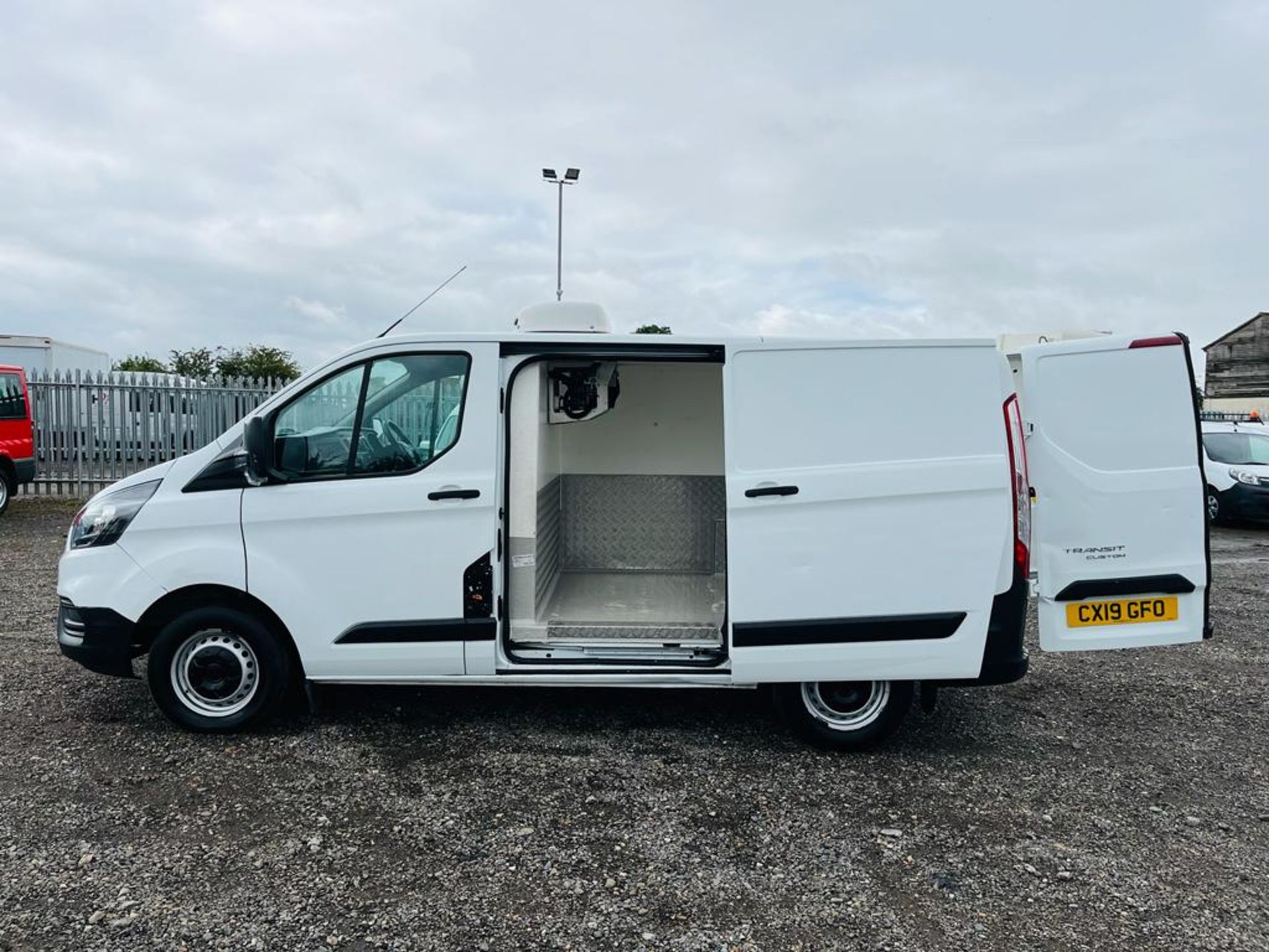 ** ON SALE ** Ford Transit Custom 280 Base 2.0 EcoBlue L1 H1 Fridge / Freezer 2019 '19 Reg' - Image 5 of 23