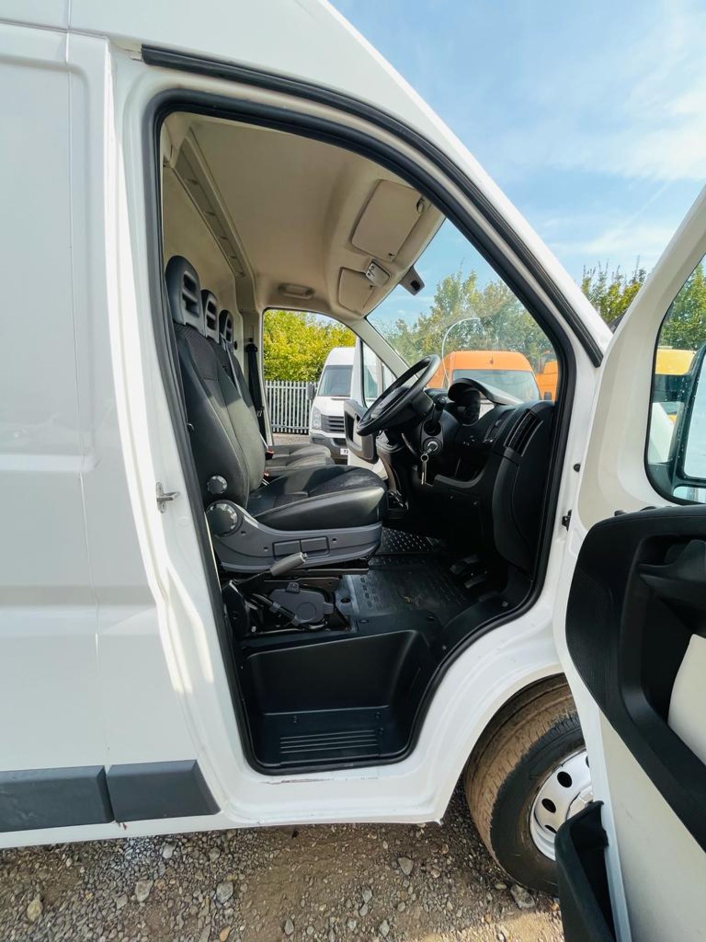 ** ON SALE ** Peugeot Boxer 335 Blue HDI 130 L3 H2 2.0 2017 '17 Reg' - Panel Van - A/C - Navigation - Image 16 of 27