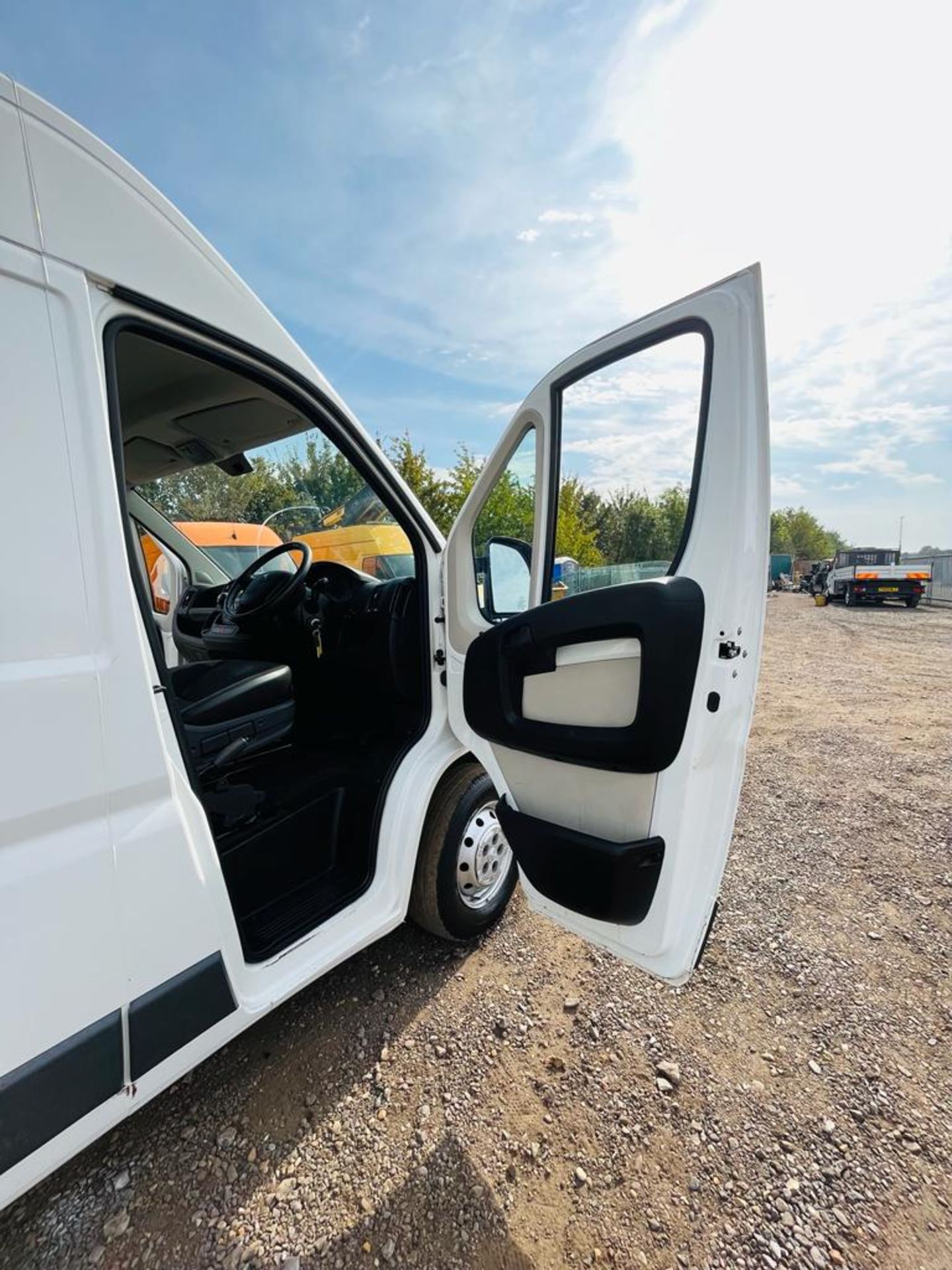 ** ON SALE ** Peugeot Boxer 335 Blue HDI 130 L3 H2 2.0 2017 '17 Reg' - Panel Van - A/C - Navigation - Image 15 of 27