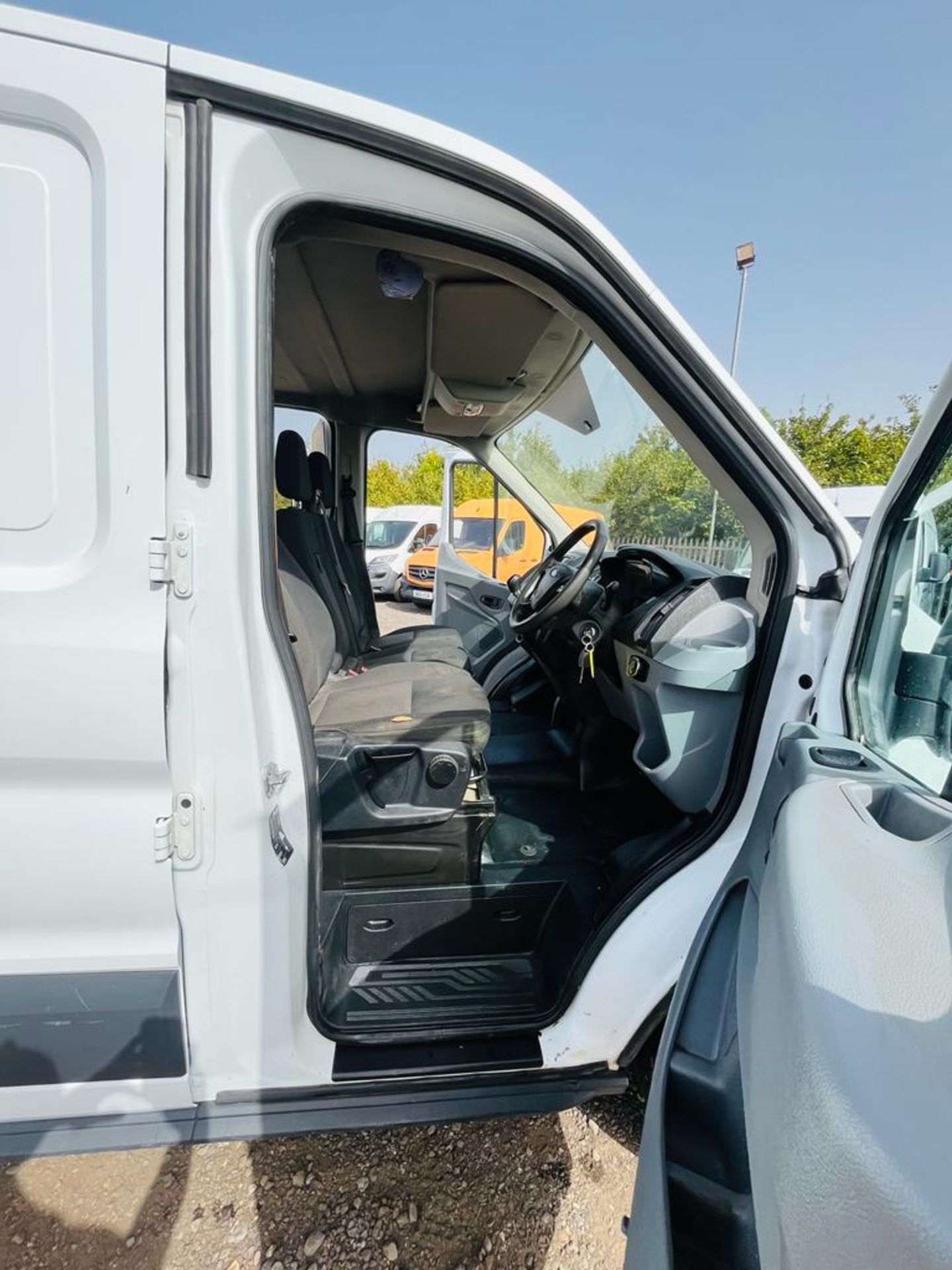 ** ON SALE **Ford Transit Chassis Cab 350 RWD 2.0 TDCI 130 2018 '68 Reg' - Tow Bar - Long Wheel Base - Image 18 of 35