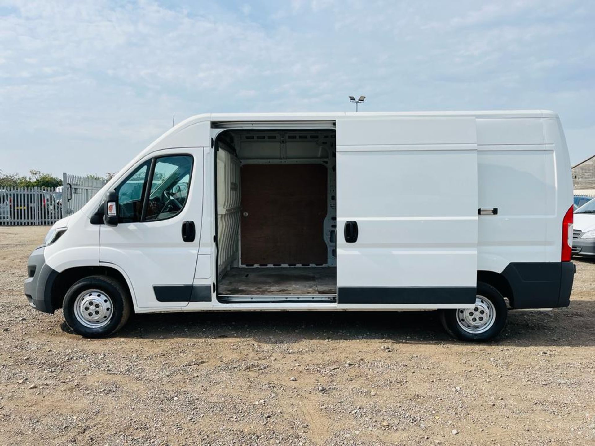 ** ON SALE ** Peugeot Boxer 335 Blue HDI 130 L3 H2 2.0 2017 '17 Reg' - Panel Van - A/C - Navigation - Image 5 of 27