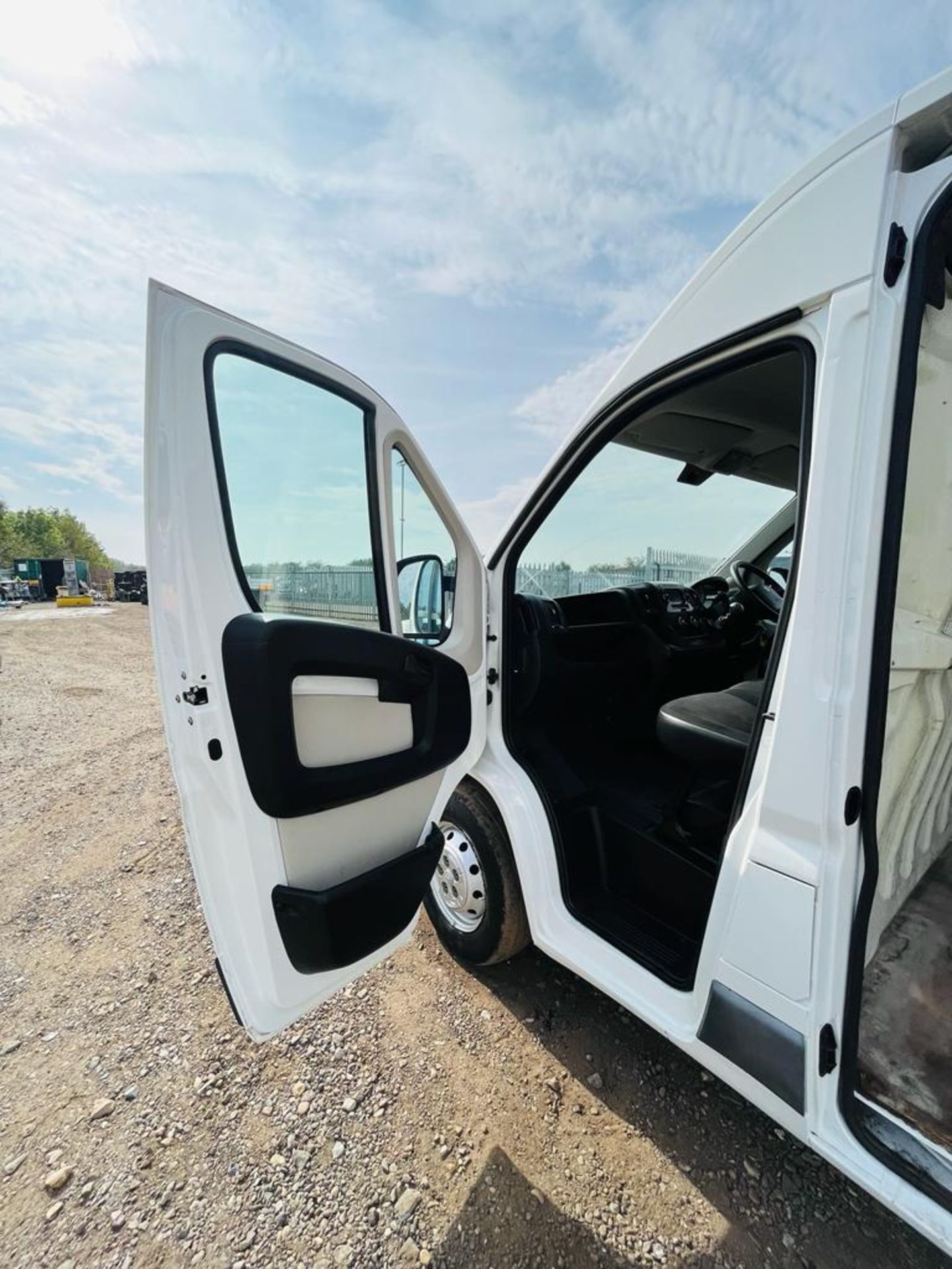 ** ON SALE ** Peugeot Boxer 335 Blue HDI 130 L3 H2 2.0 2017 '17 Reg' - Panel Van - A/C - Navigation - Image 22 of 27