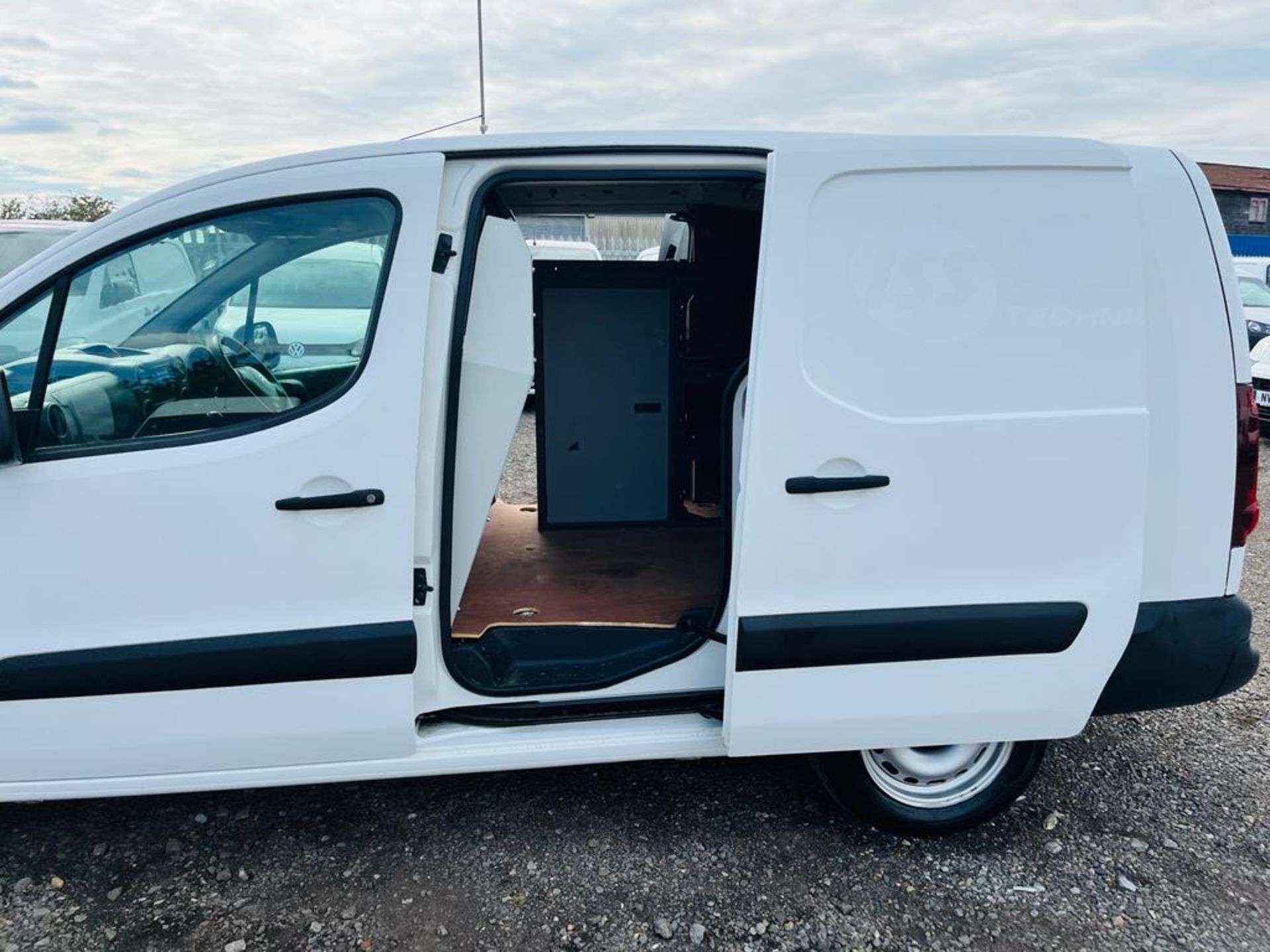 ** ON SALE ** Citroen Berlingo 1.6 BlueHDI 100 LX Long 2018 '18 Reg' A/C - Panel van - Image 6 of 26