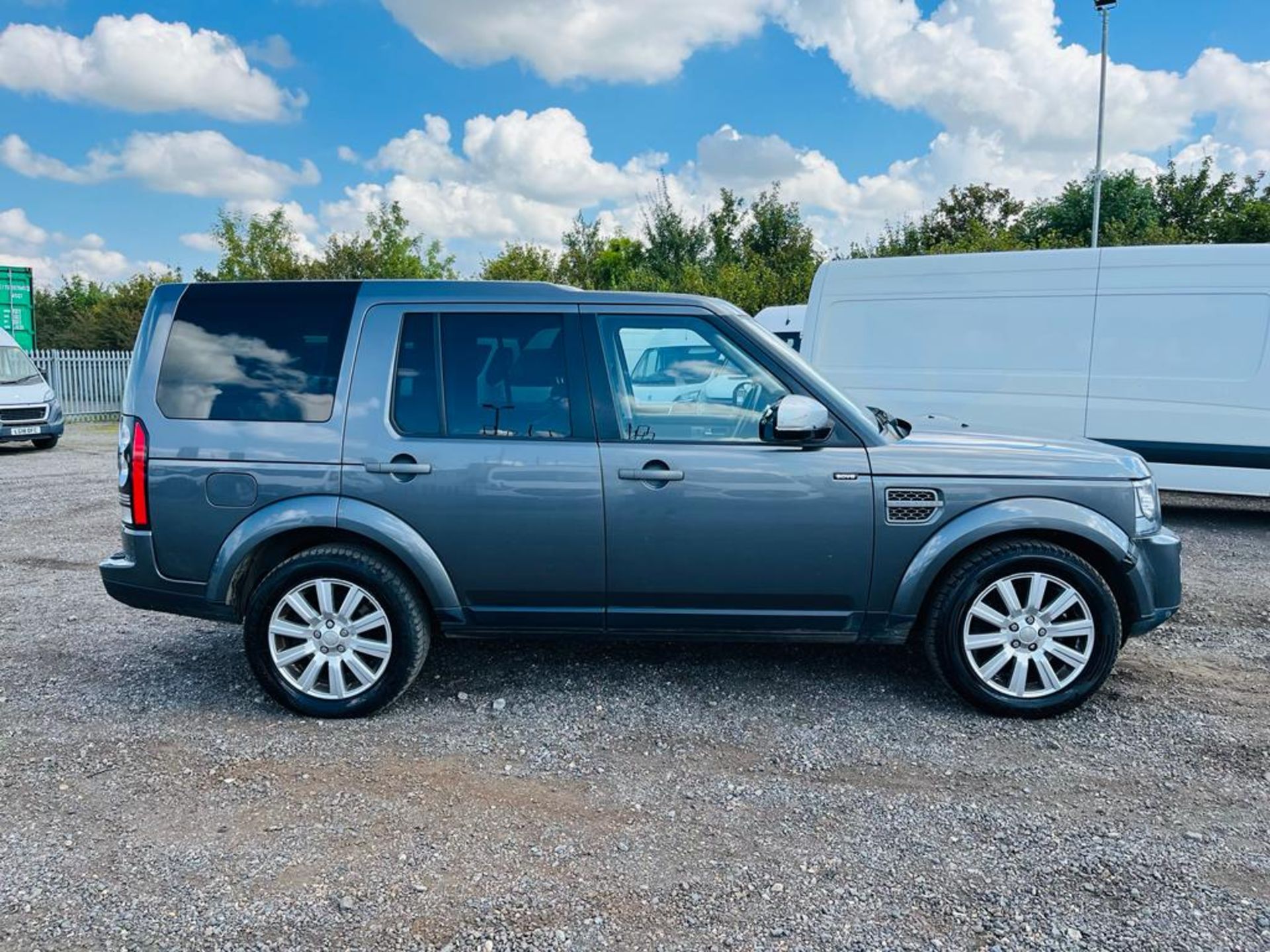 Land Rover Discovery 4 3.0 SDV6 XS CommandShift 2014 '14 Reg' Sat Nav - A/C - 4WD - Image 11 of 26