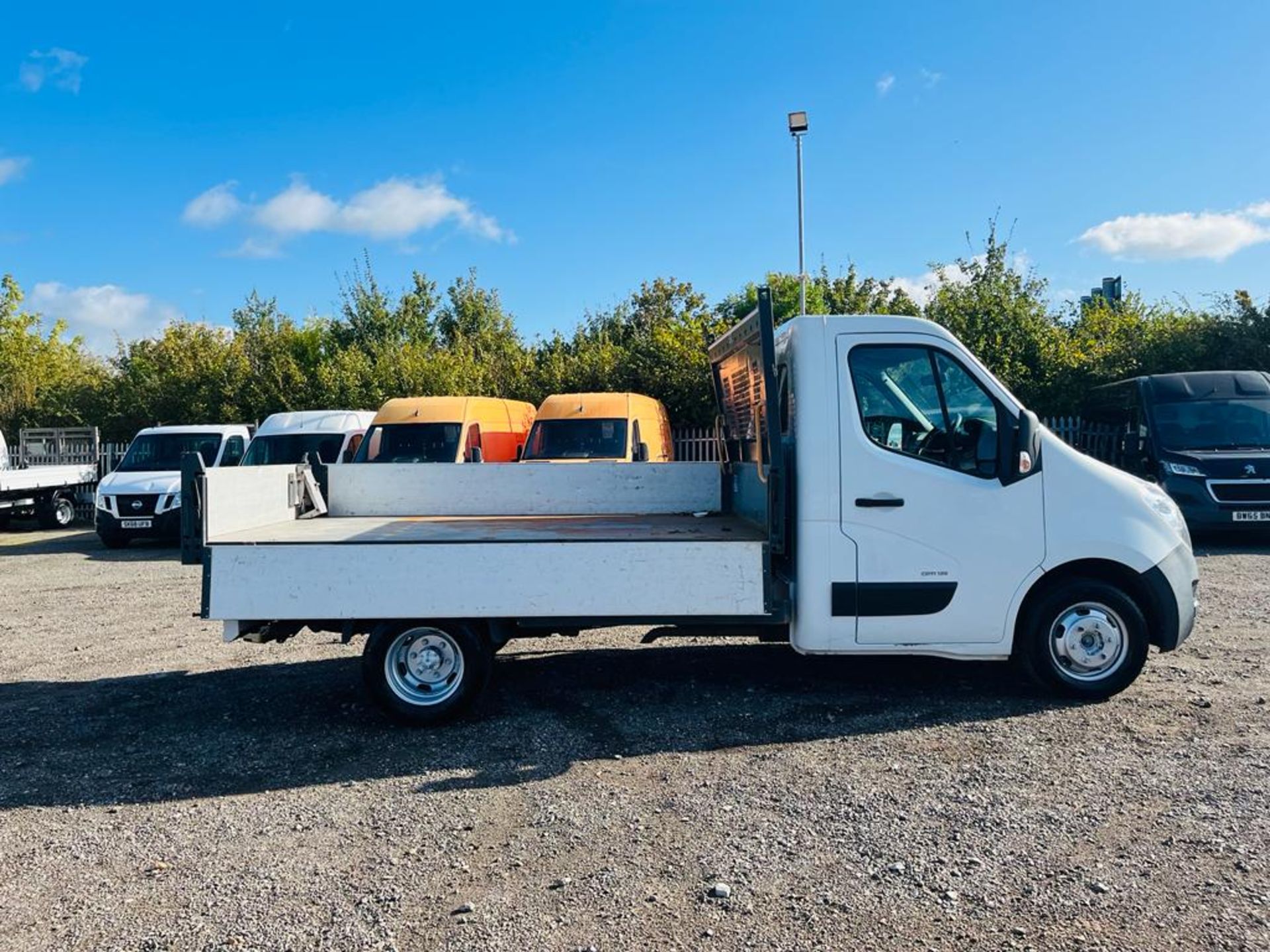 Vauxhall Movano R3500 2.3 CDTI 125 TRW RWD Tipper 2014 '14 Reg' Only 94,206 Miles - Image 16 of 30