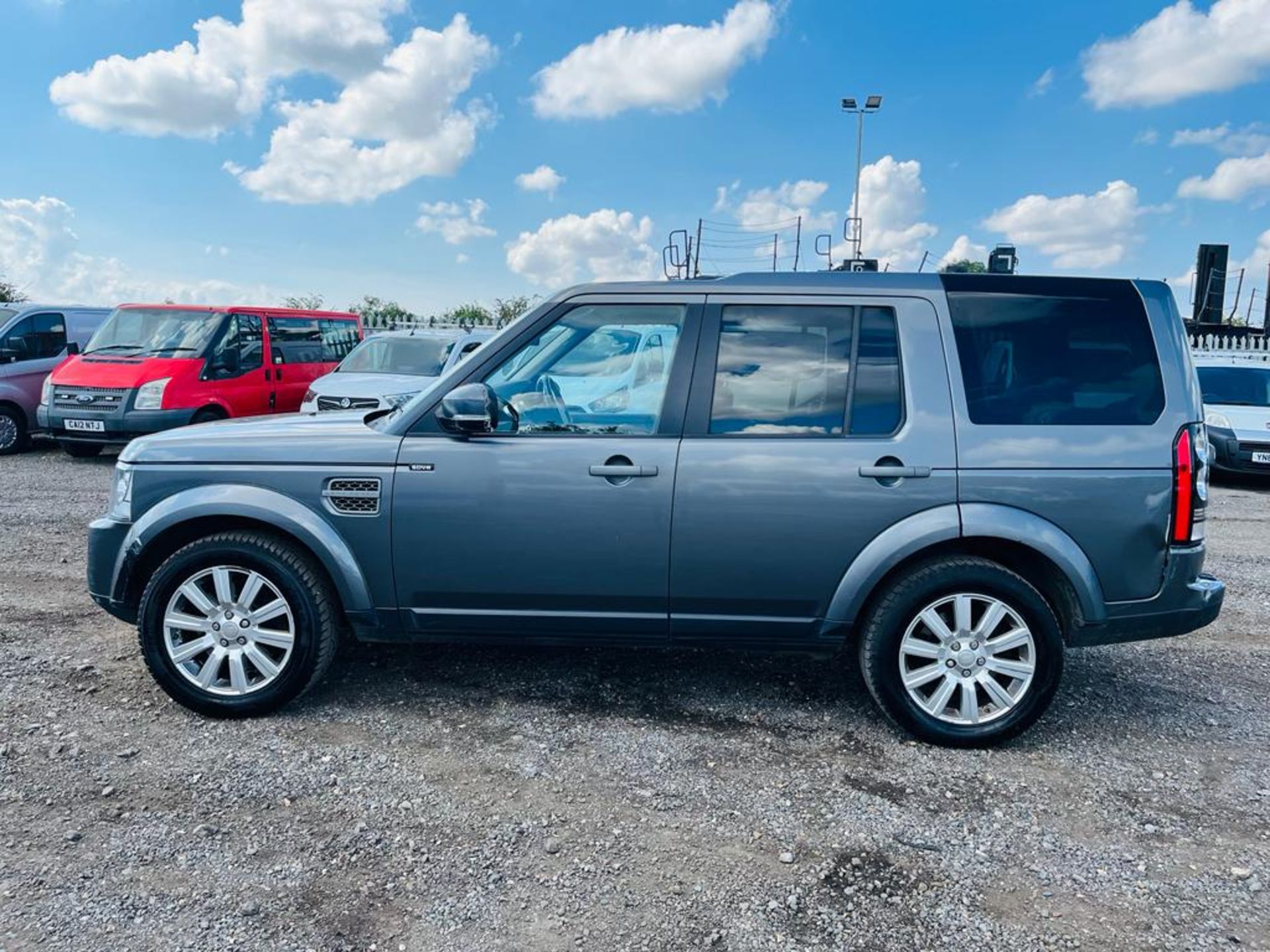 Land Rover Discovery 4 3.0 SDV6 XS CommandShift 2014 '14 Reg' Sat Nav - A/C - 4WD - Image 4 of 26