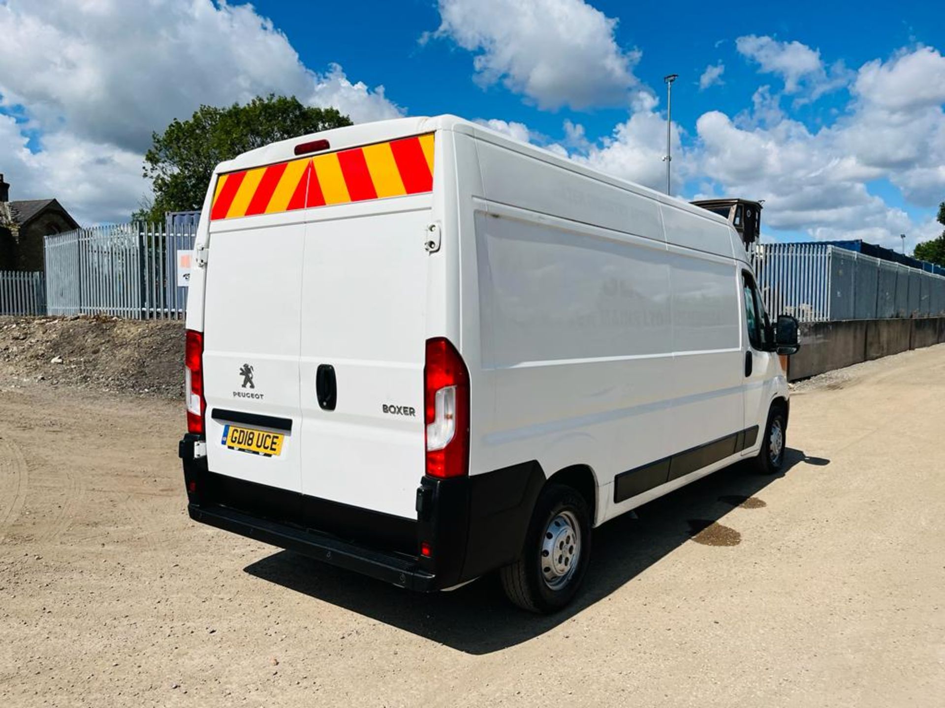 Peugeot Boxer 2.0 BlueHDI L3 H2 Professional 2018 '18 Reg' Sat Nav - A/C - Image 10 of 24