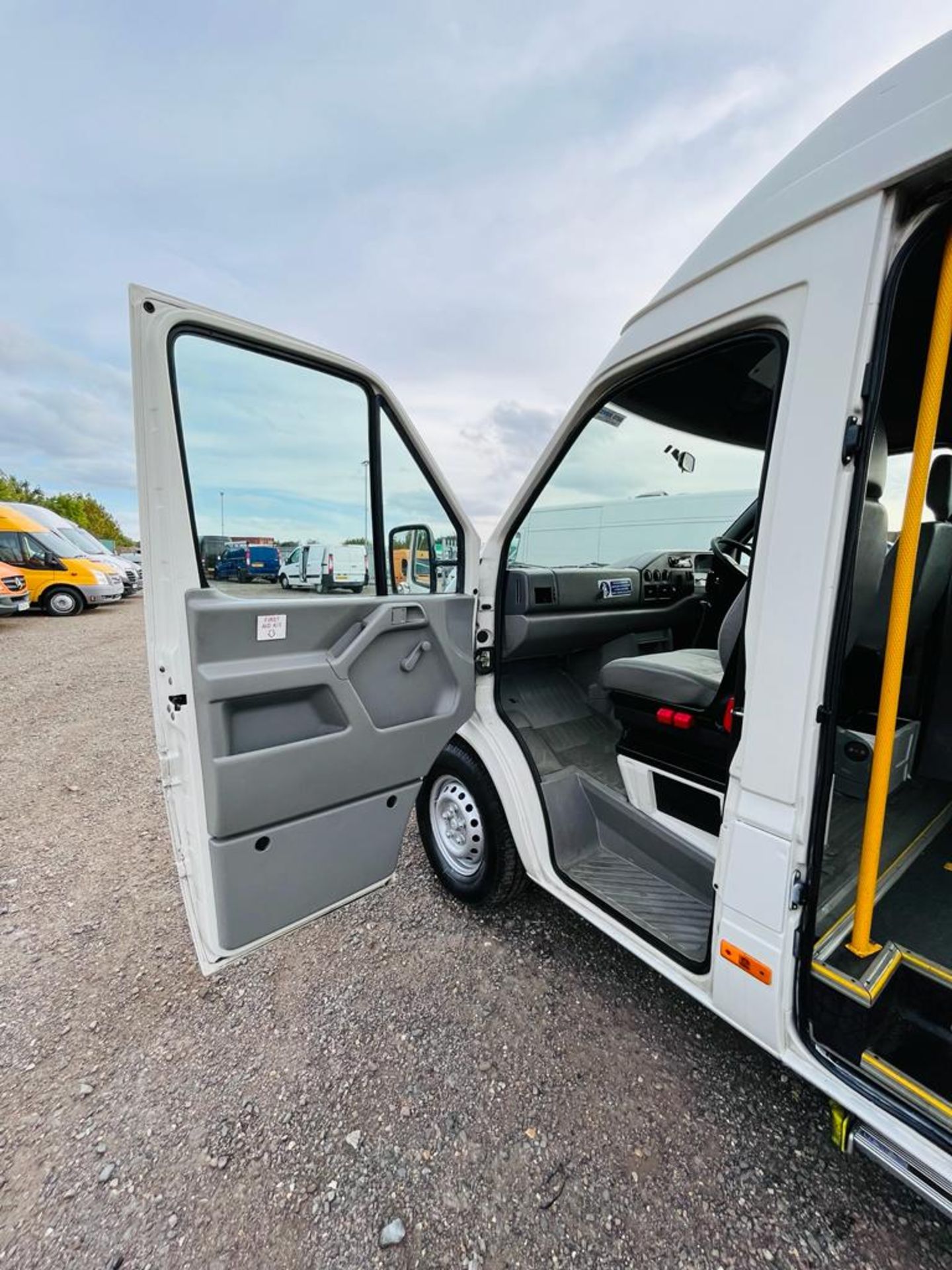 Volkswagen LT 2.5 TD 95 LWB MiniBus 2006 '56 Reg' 17 Seats - Only 134,683 Miles - Image 12 of 25