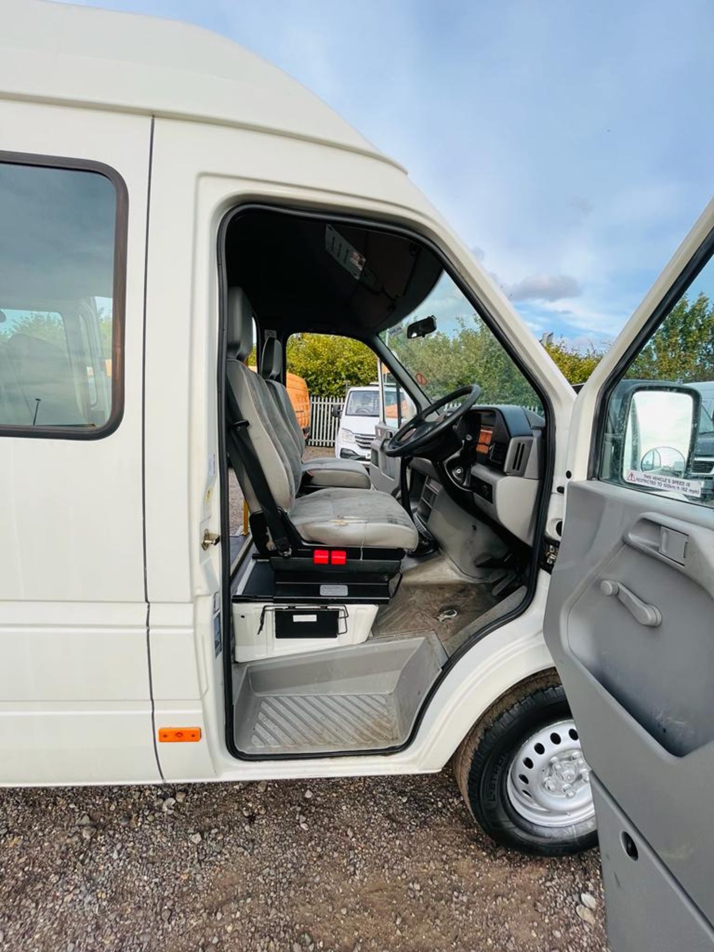 Volkswagen LT 2.5 TD 95 LWB MiniBus 2006 '56 Reg' 17 Seats - Only 134,683 Miles - Image 4 of 25