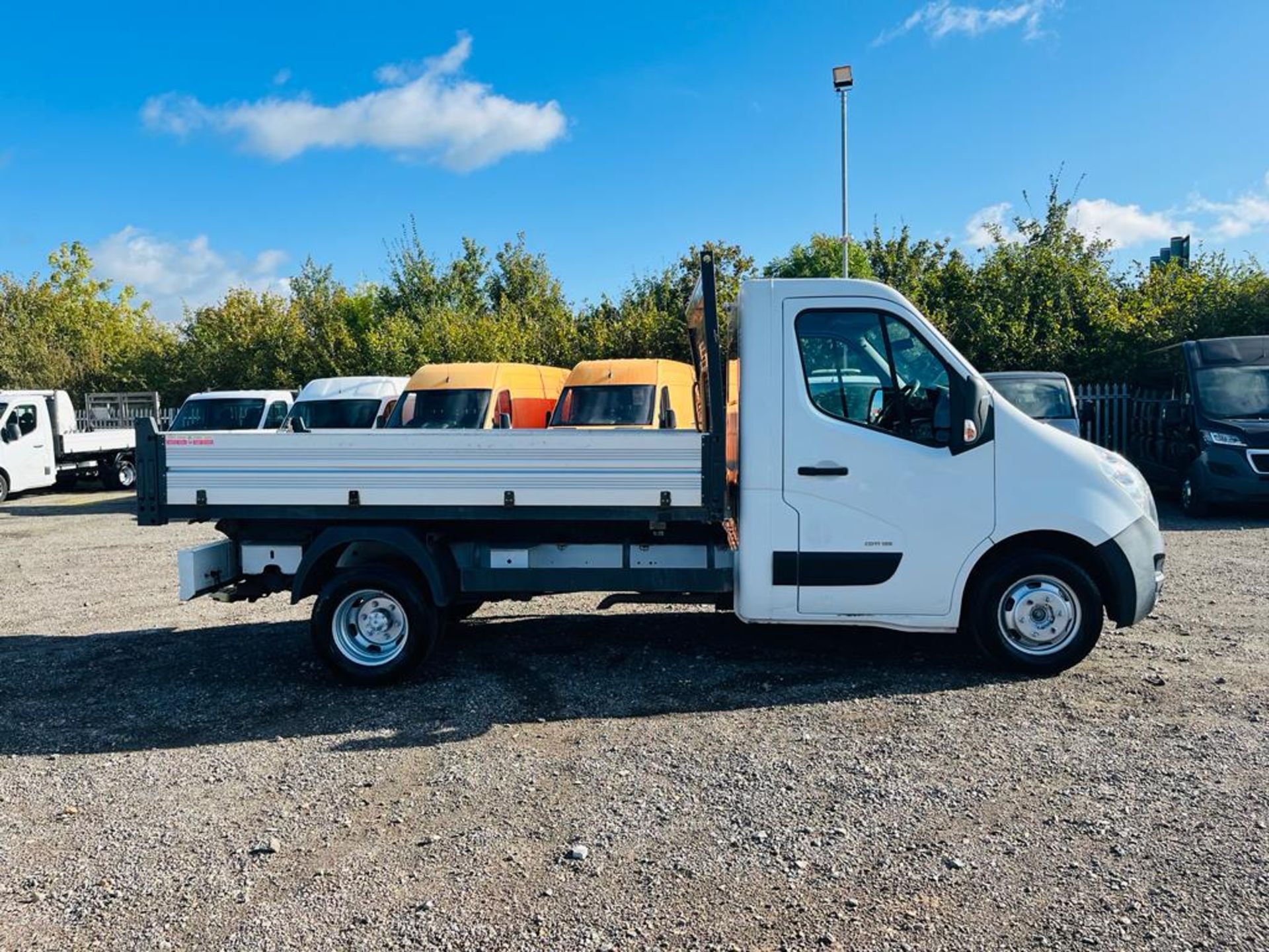 Vauxhall Movano R3500 2.3 CDTI 125 TRW RWD Tipper 2014 '14 Reg' Only 94,206 Miles - Image 14 of 30