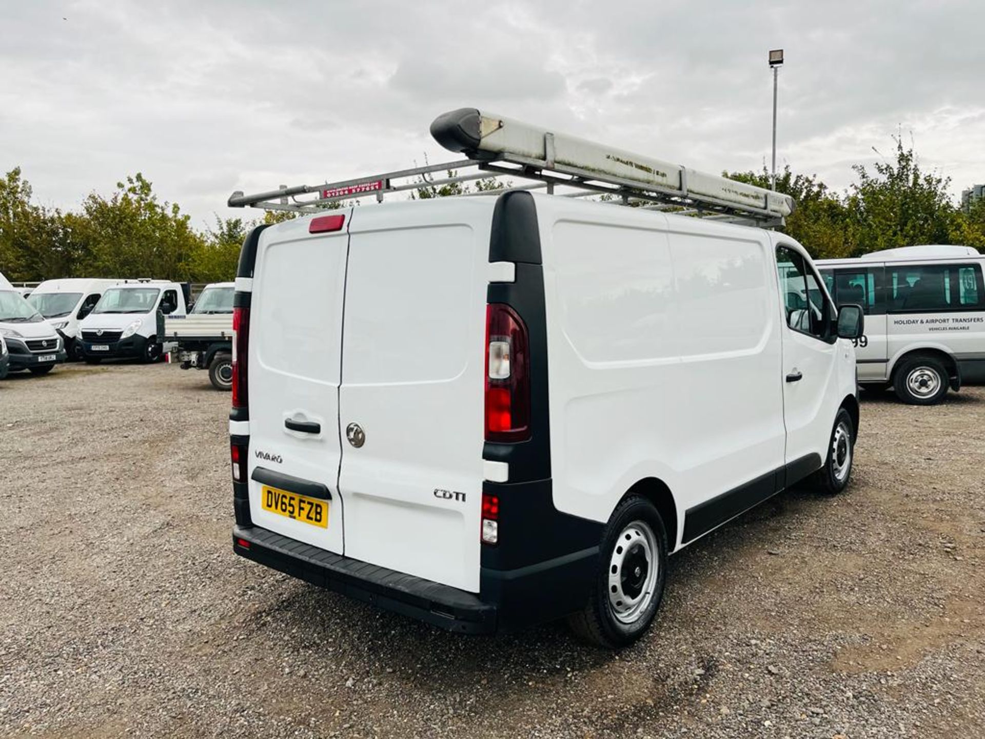 ** ON SALE ** Vauxhall Vivaro 2.7T 1.6 CDTI 115 SWB PanelVan 2015 '65 Reg' - Sat Nav- No Vat - Image 13 of 27