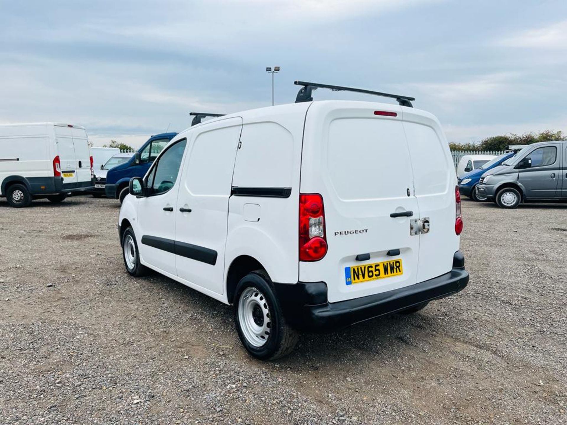 ** ON SALE ** Peugeot Partner L1 1.6 HDI 92 850 S Van 2016 '65 Reg' - Power Mirrors - Image 10 of 27