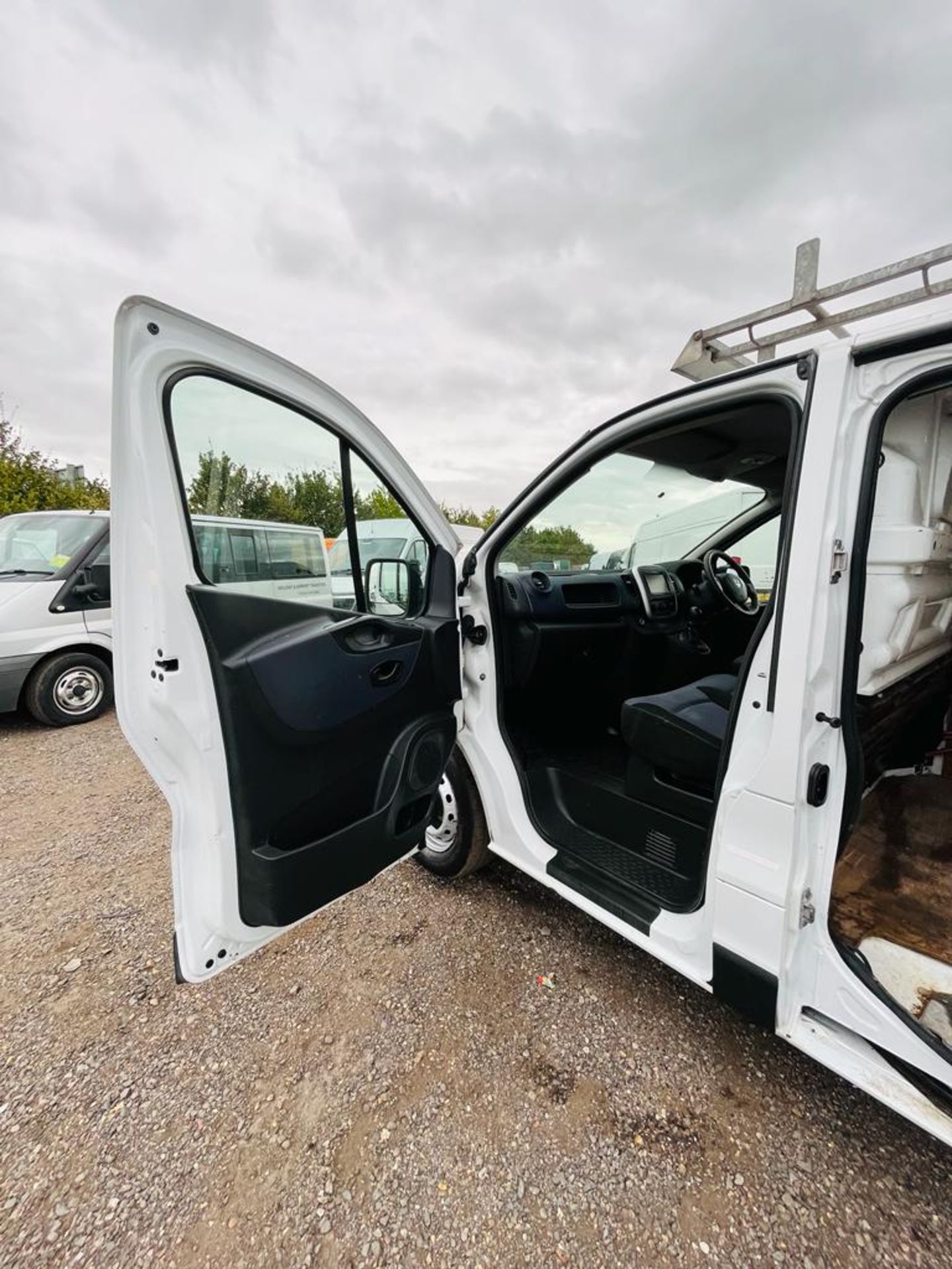 ** ON SALE ** Vauxhall Vivaro 2.7T 1.6 CDTI 115 SWB PanelVan 2015 '65 Reg' - Sat Nav- No Vat - Image 22 of 27