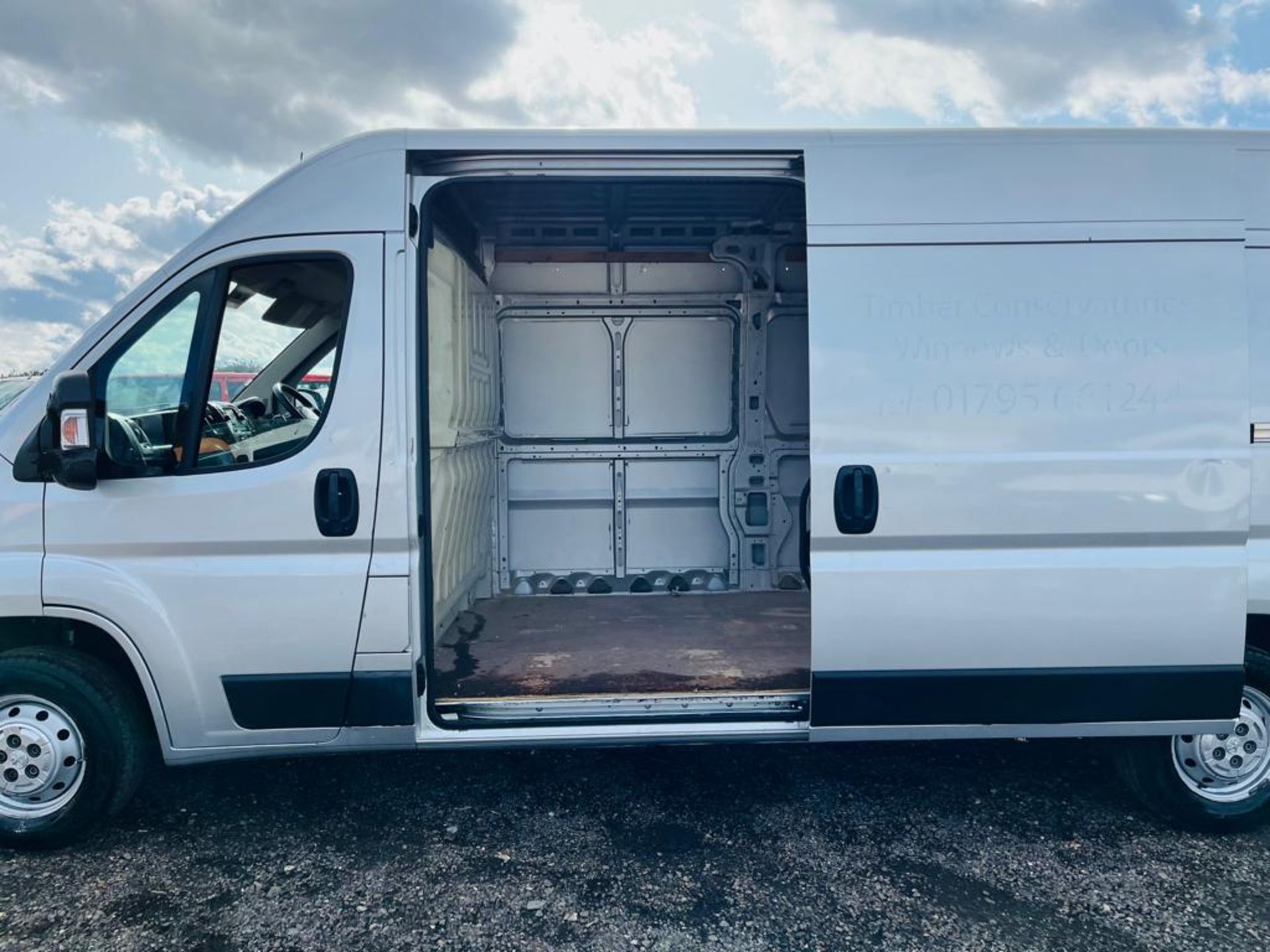 ** ON SALE ** Peugeot Boxer 2.0 BlueHDI 130 L3 H2 Professional 2018 '18 Reg' - Sat Nav - A/C - Image 6 of 27