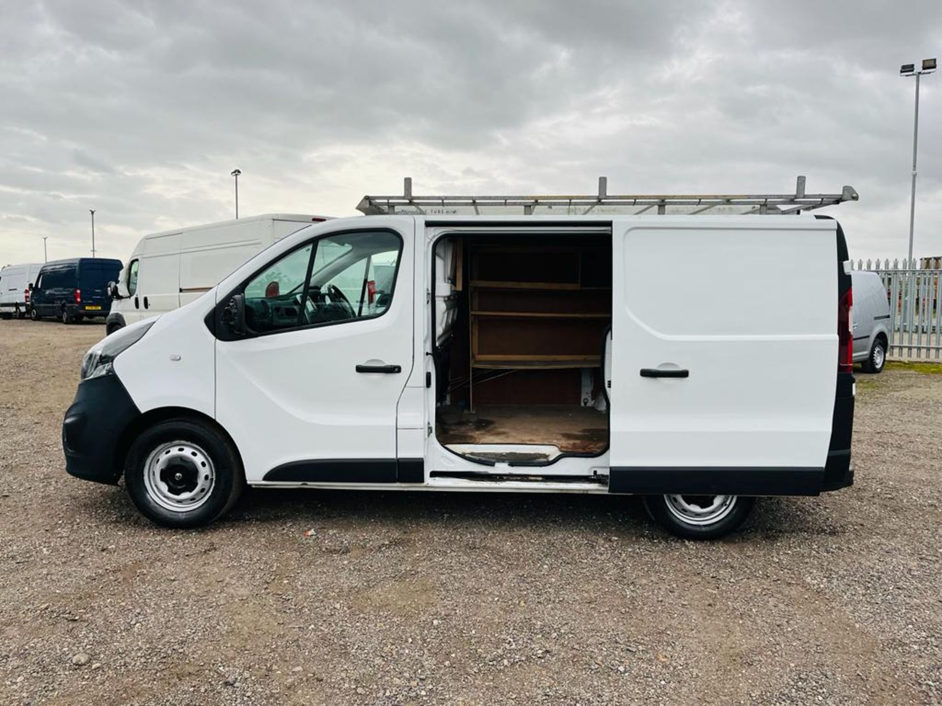 ** ON SALE ** Vauxhall Vivaro 2.7T 1.6 CDTI 115 SWB PanelVan 2015 '65 Reg' - Sat Nav- No Vat - Image 5 of 27