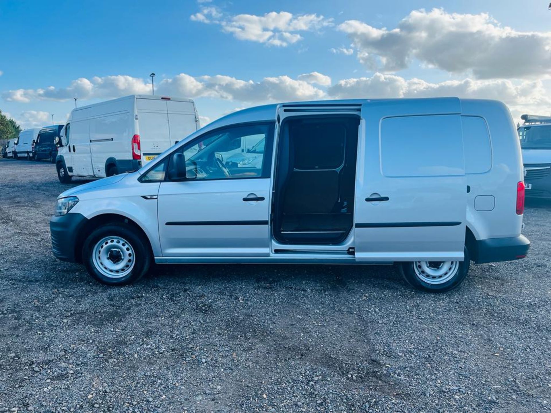 ** ON SALE ** Volkswagen Caddy Maxi C20 2.0 TDI 102 BMT Startline Automatic 2019 '19 Reg' - A/C - Image 5 of 30