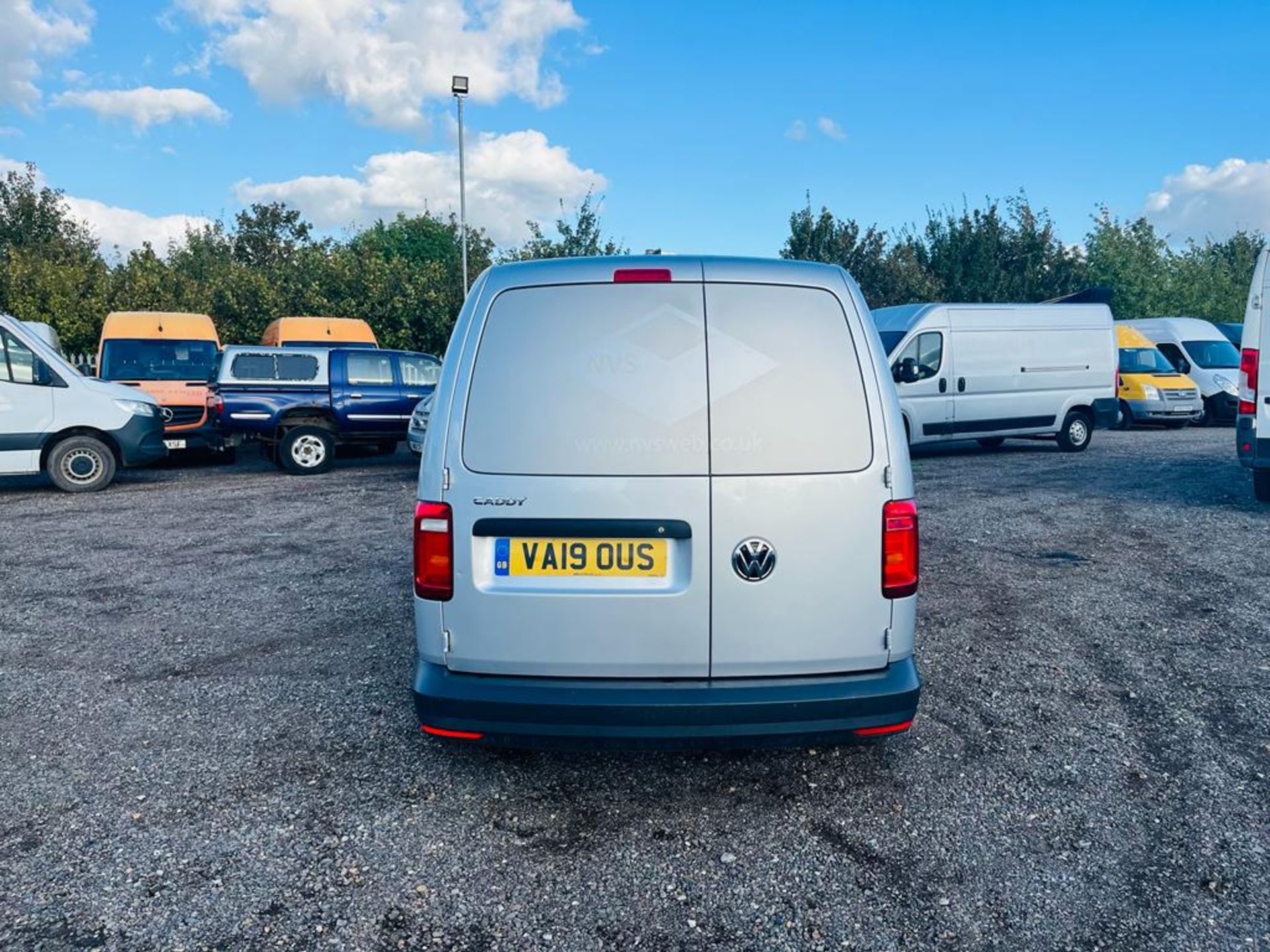 ** ON SALE ** Volkswagen Caddy Maxi C20 2.0 TDI 102 BMT Startline Automatic 2019 '19 Reg' - A/C - Image 9 of 30