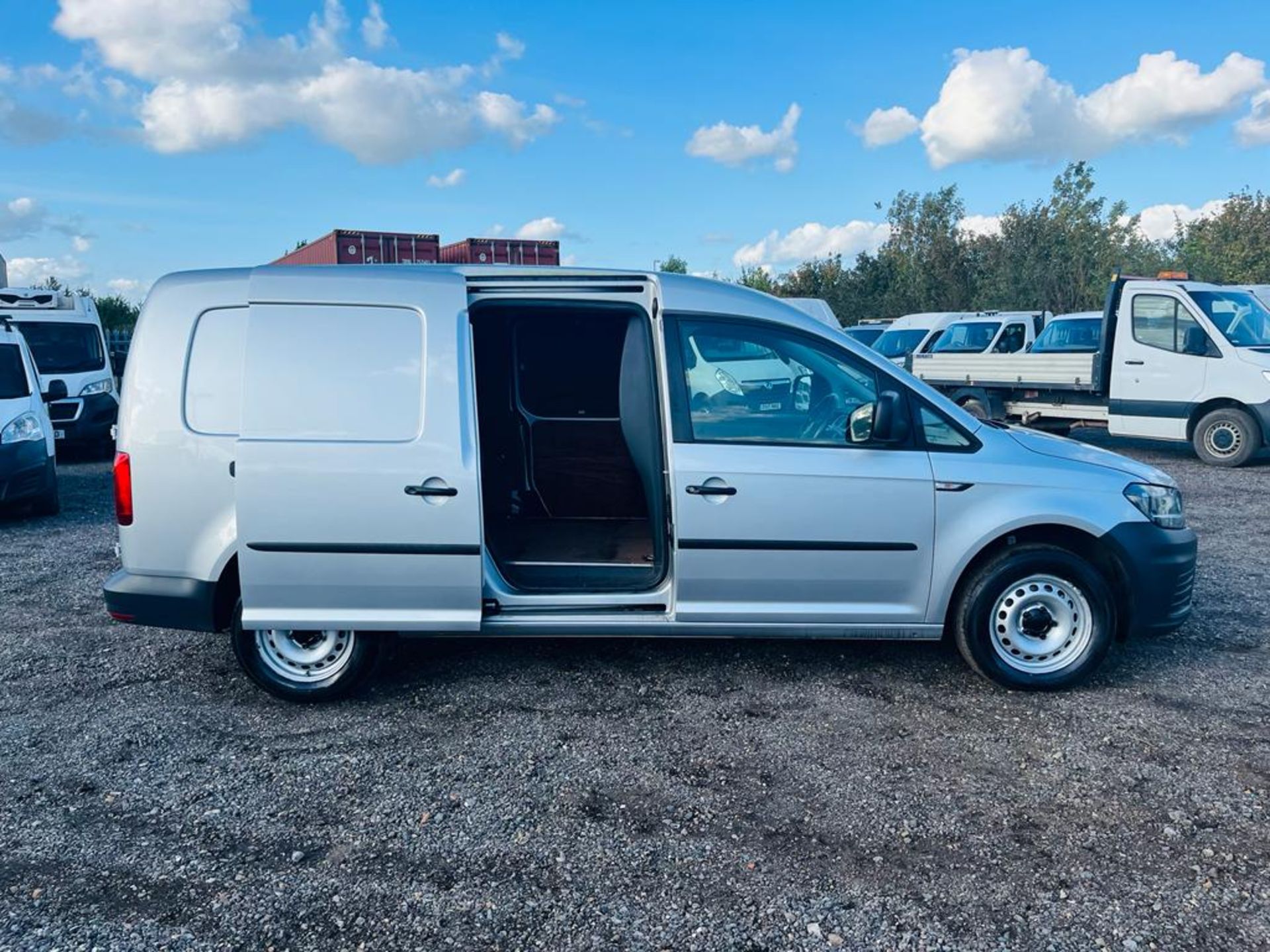 ** ON SALE ** Volkswagen Caddy Maxi C20 2.0 TDI 102 BMT Startline Automatic 2019 '19 Reg' - A/C - Image 16 of 30