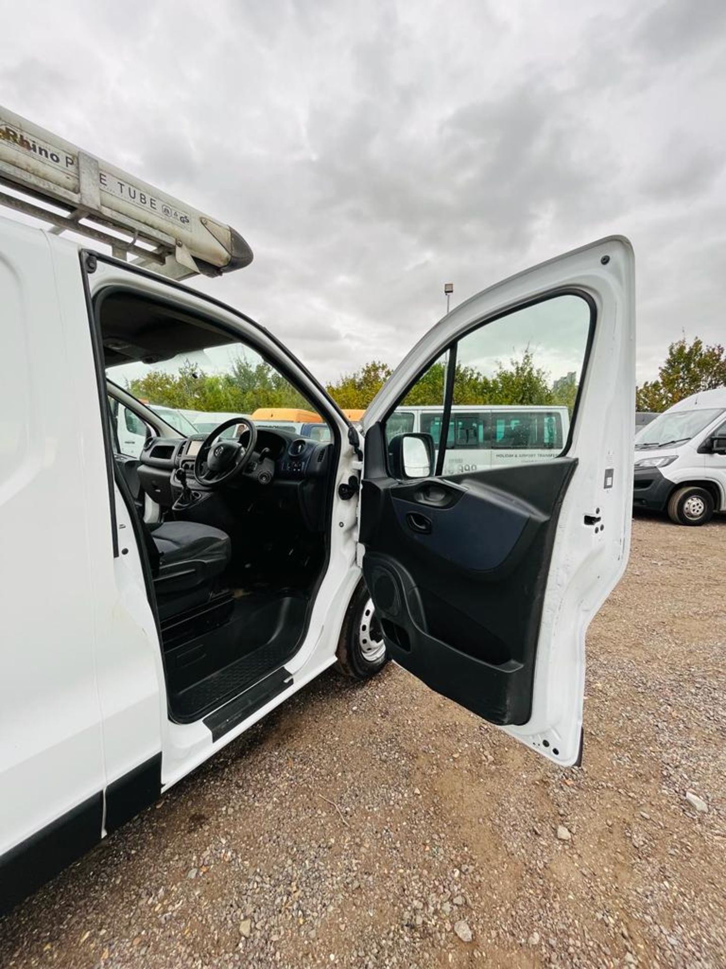 ** ON SALE ** Vauxhall Vivaro 2.7T 1.6 CDTI 115 SWB PanelVan 2015 '65 Reg' - Sat Nav- No Vat - Image 15 of 27