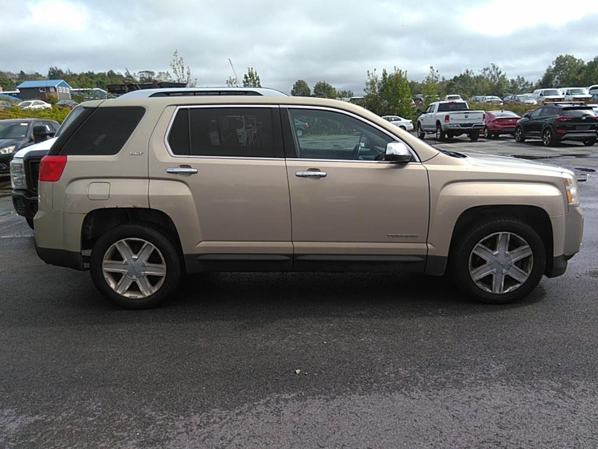 ** ON SALE ** GMC Terrain 3.0L V6 SLT-2 AWD '' 2011 Year '' A/C - Fresh Import - ULEZ Compliant - Image 4 of 9