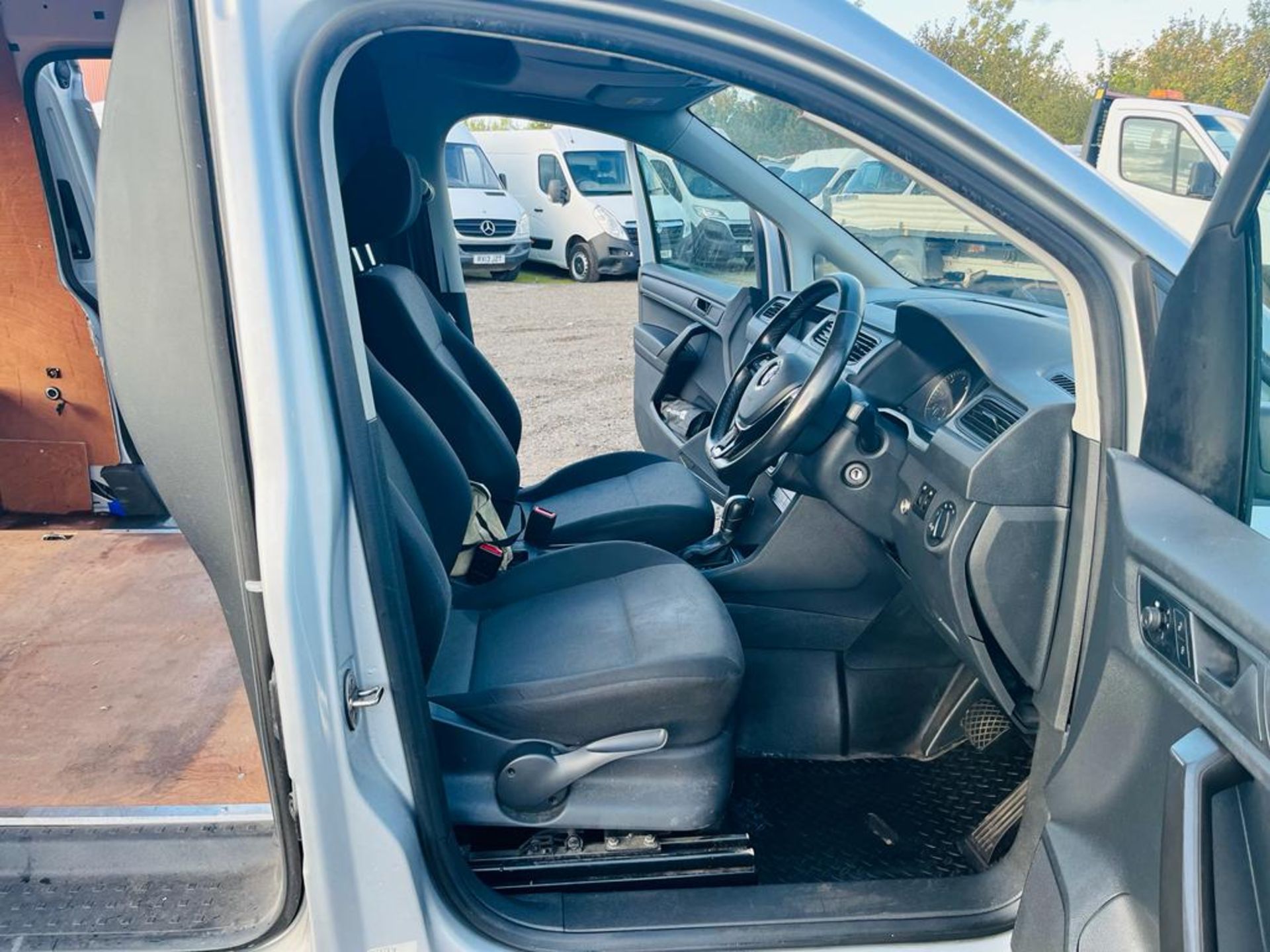 ** ON SALE ** Volkswagen Caddy Maxi C20 2.0 TDI 102 BMT Startline Automatic 2019 '19 Reg' - A/C - Image 19 of 30