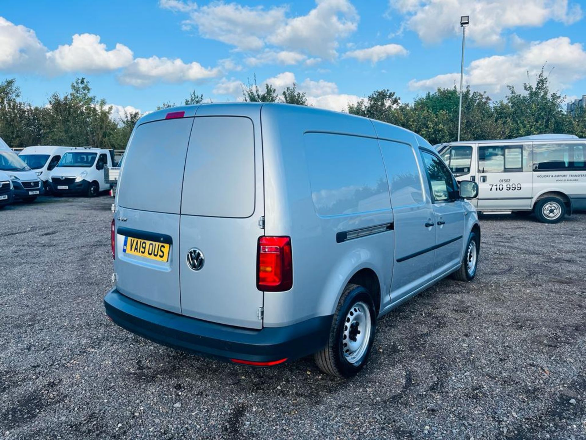 ** ON SALE ** Volkswagen Caddy Maxi C20 2.0 TDI 102 BMT Startline Automatic 2019 '19 Reg' - A/C - Image 13 of 30