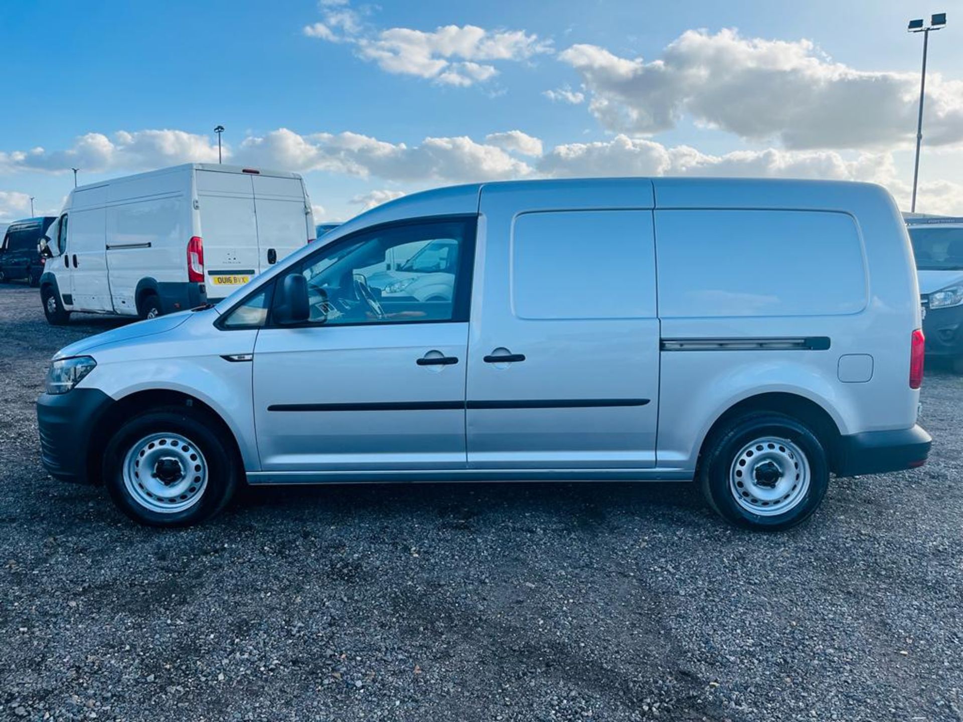 ** ON SALE ** Volkswagen Caddy Maxi C20 2.0 TDI 102 BMT Startline Automatic 2019 '19 Reg' - A/C - Image 4 of 30