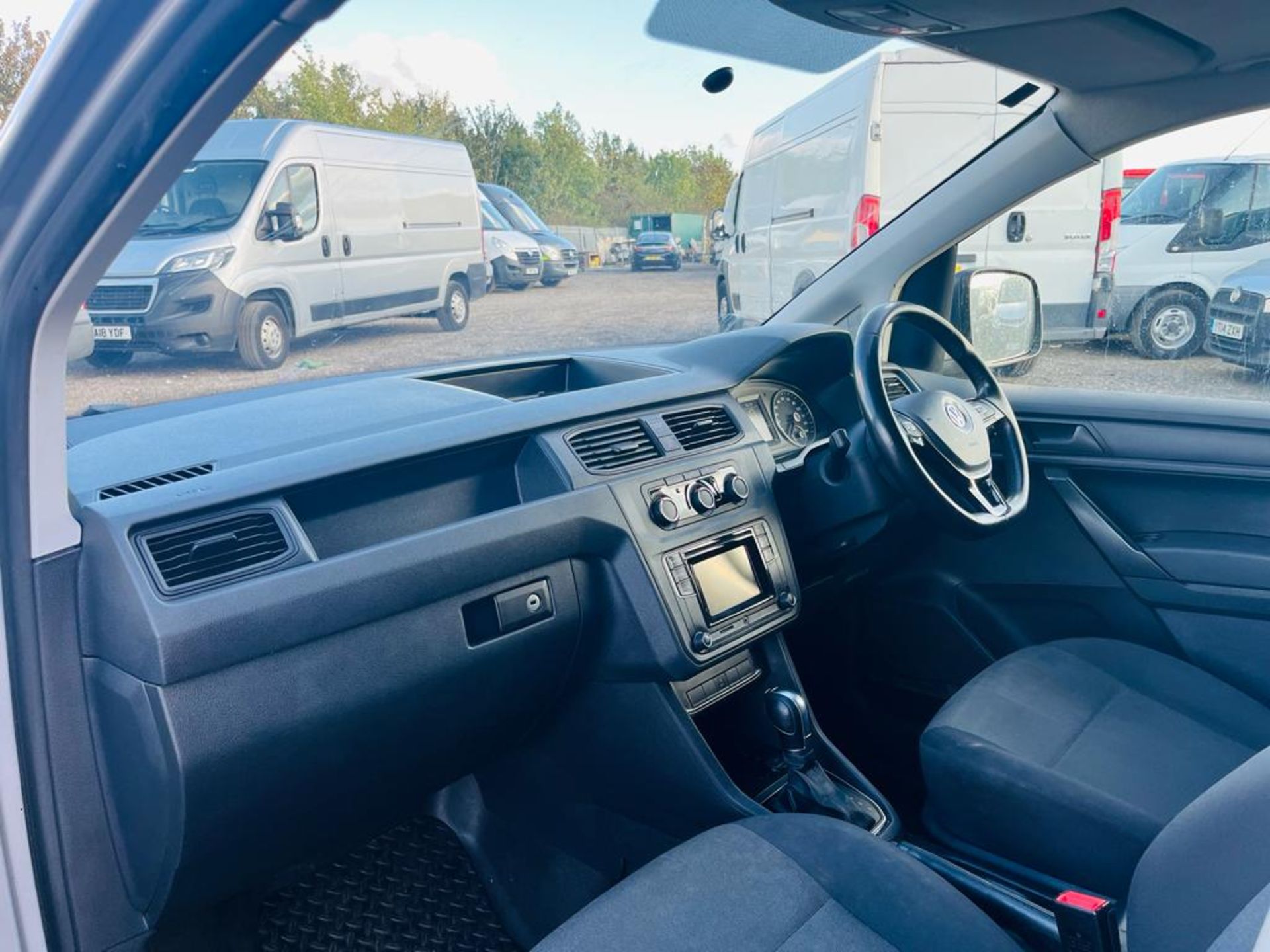 ** ON SALE ** Volkswagen Caddy Maxi C20 2.0 TDI 102 BMT Startline Automatic 2019 '19 Reg' - A/C - Image 27 of 30