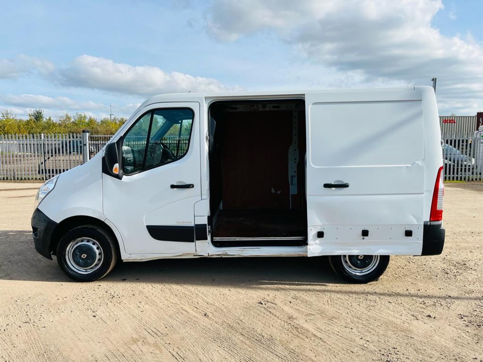 ** ON SALE ** Renault Master 3.3T FWD 2.3 SL DCI 110 Business PanelVan 2016 '16 Reg' - - Image 5 of 27