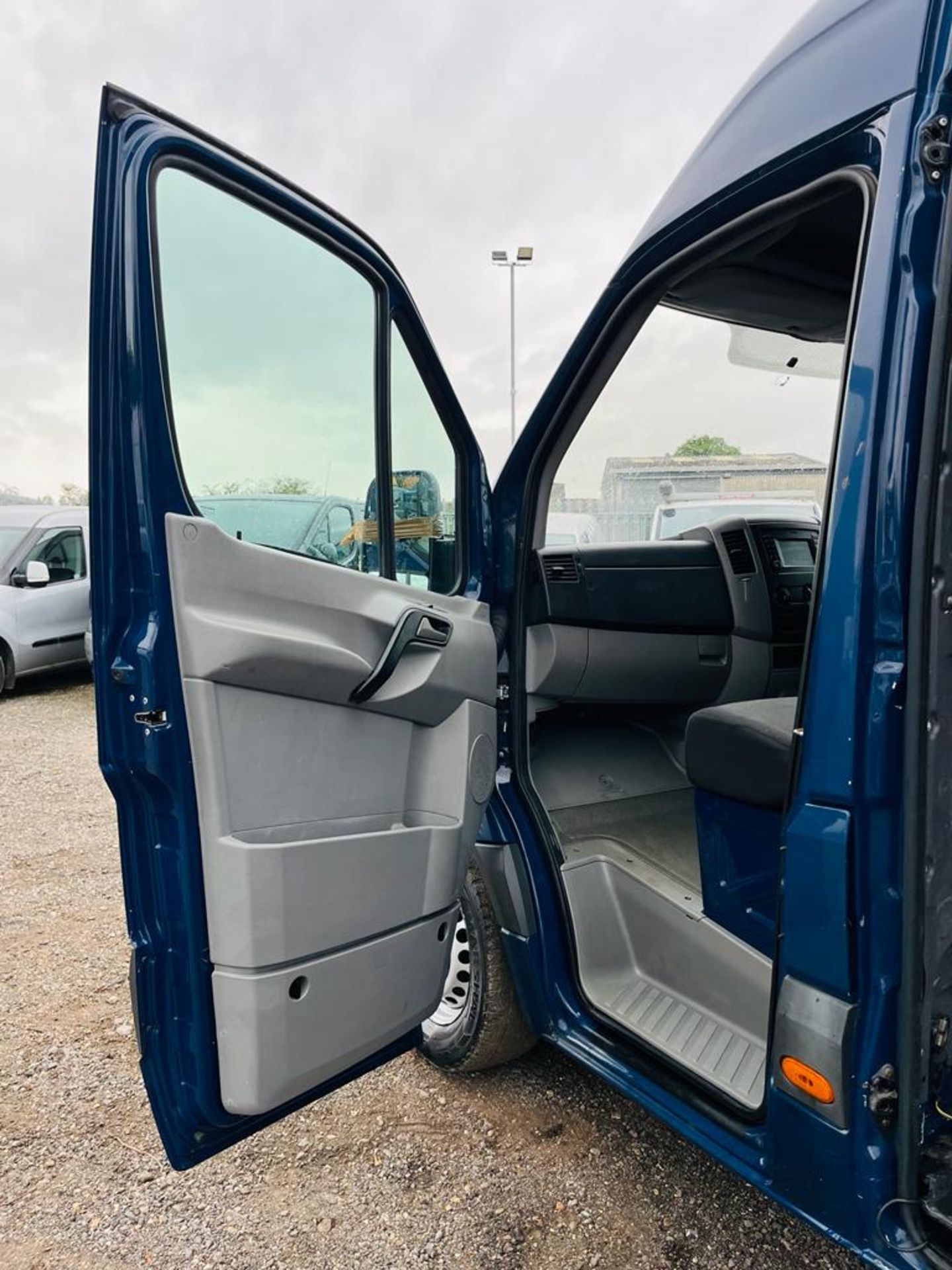 ** ON SALE ** Volkswagen Crafter 35 2.0 TDI 136 LWB High Roof 2016 '16 Reg' - Bluetooth Handsfree - Image 18 of 23