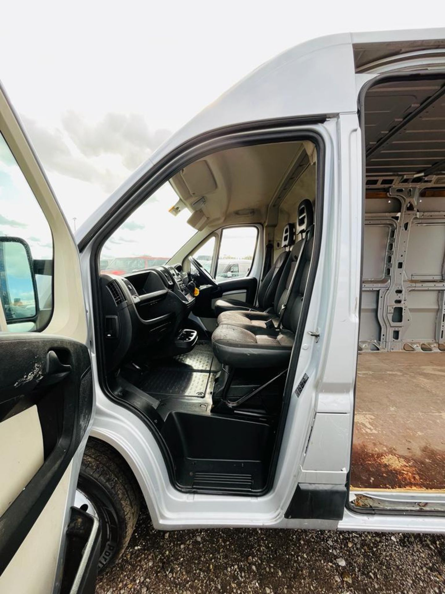 ** ON SALE ** Peugeot Boxer 2.0 BlueHDI 130 L3 H2 Professional 2018 '18 Reg' - Sat Nav - A/C - Image 23 of 27