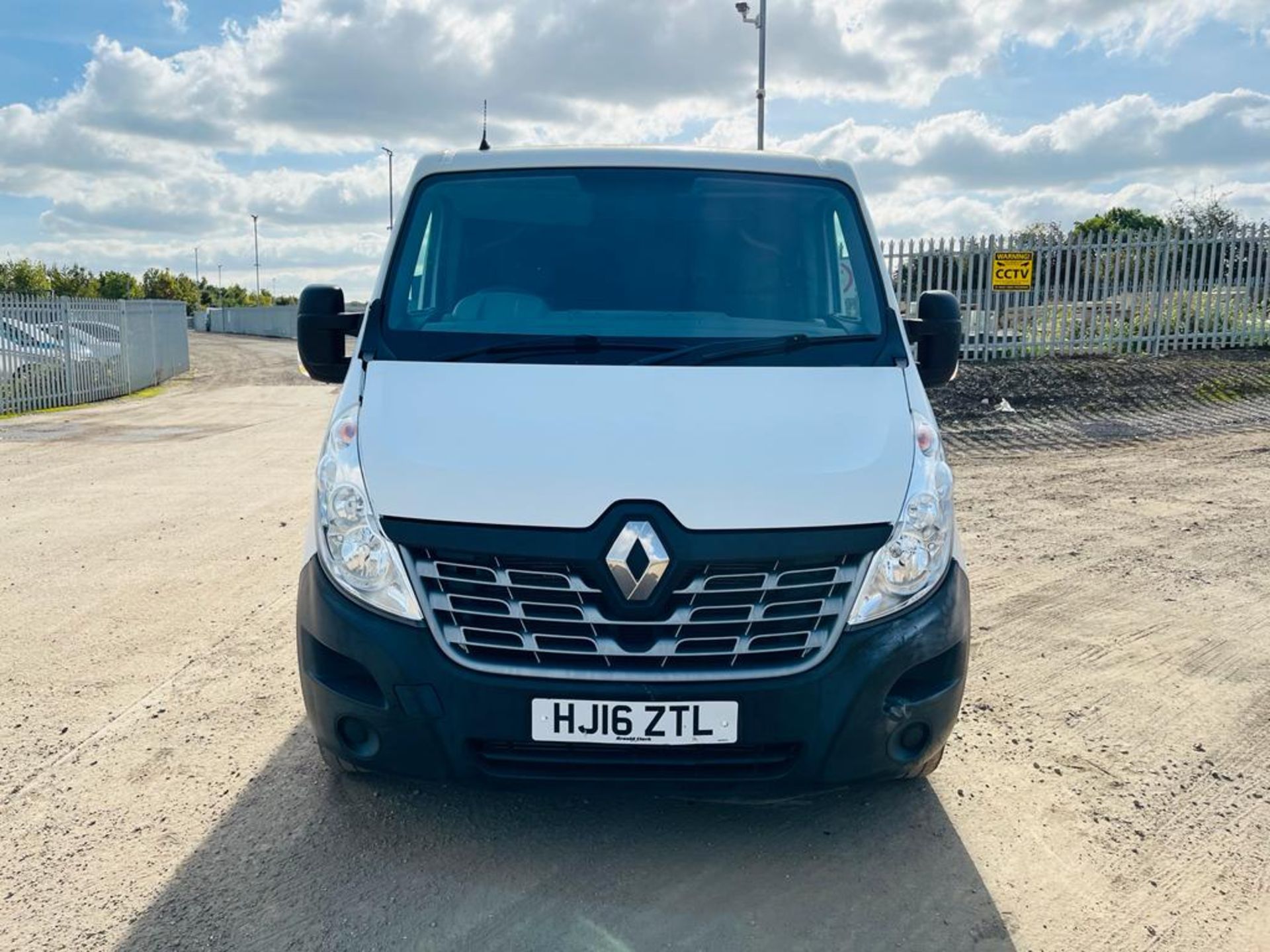 ** ON SALE ** Renault Master 3.3T FWD 2.3 SL DCI 110 Business PanelVan 2016 '16 Reg' - - Image 2 of 27