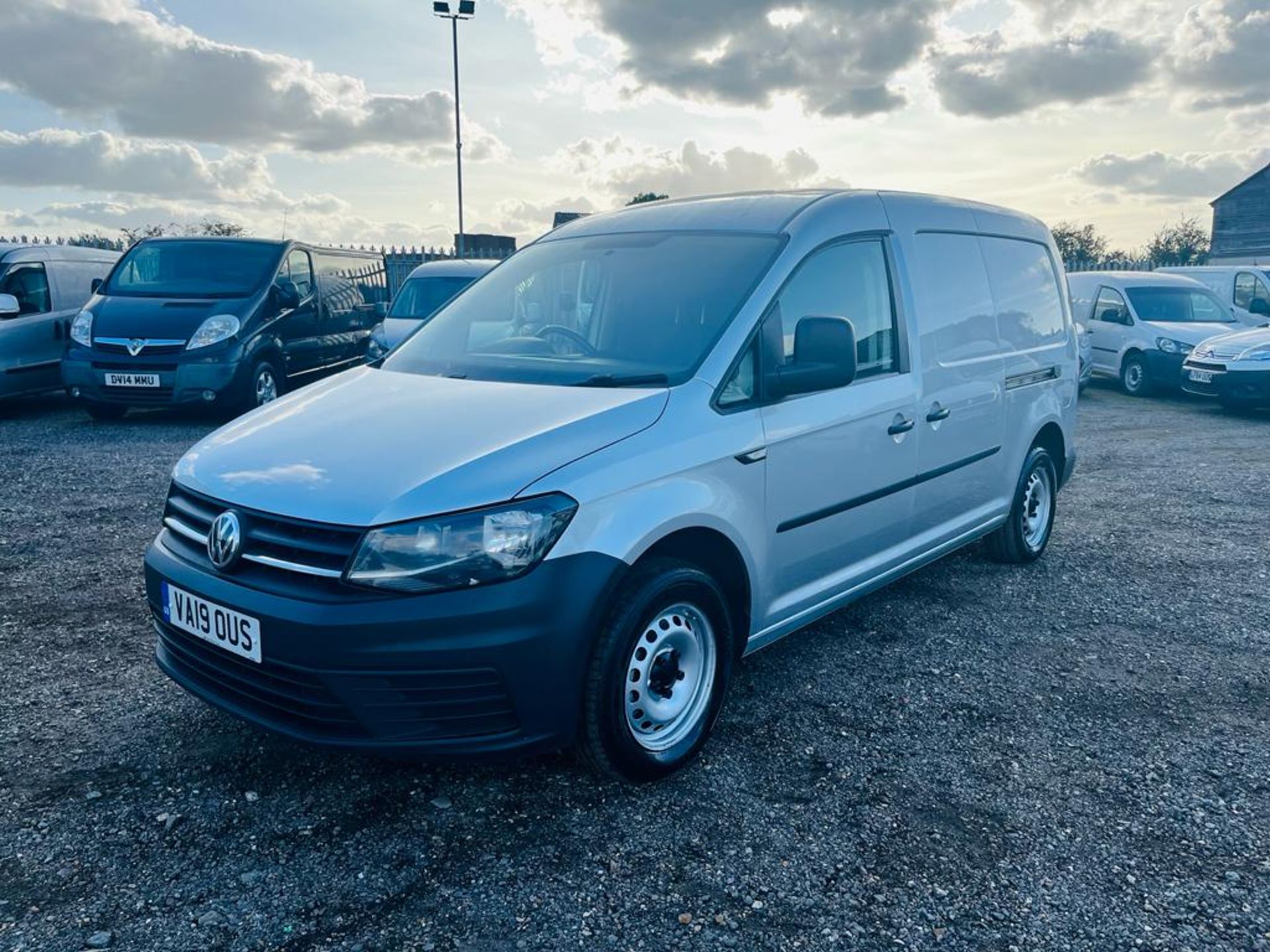 ** ON SALE ** Volkswagen Caddy Maxi C20 2.0 TDI 102 BMT Startline Automatic 2019 '19 Reg' - A/C - Image 3 of 30