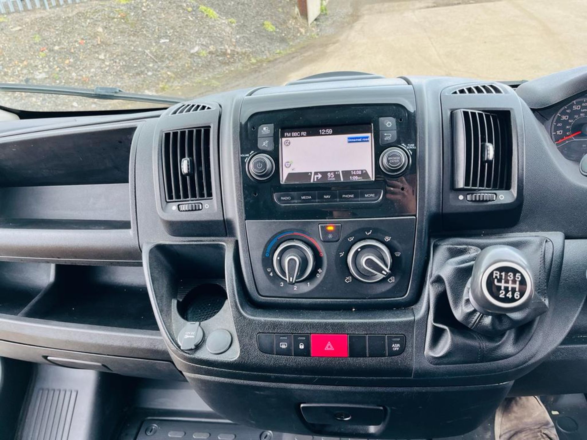 ** ON SALE ** Citroen Relay 35 2.2 BLUEHDI LWB 140 2019(69 Reg) - A/C- Bluetooth Handsfree - Image 19 of 27