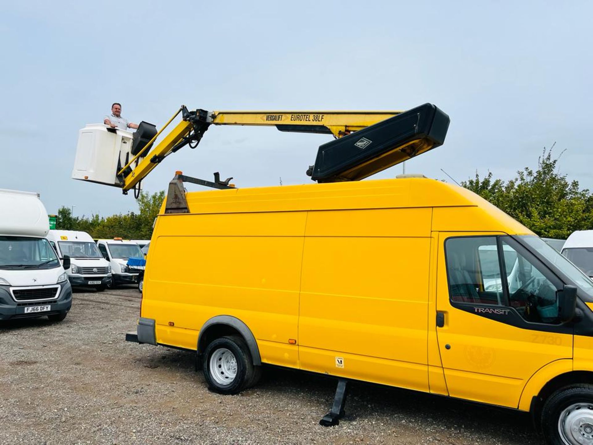 ** ON SALE ** Ford Transit 2.2 TDCI 460 RWD 125 L3 H3 *Cherry Picker* 2013 '63 Reg'- ULEZ Compliant - Image 3 of 27