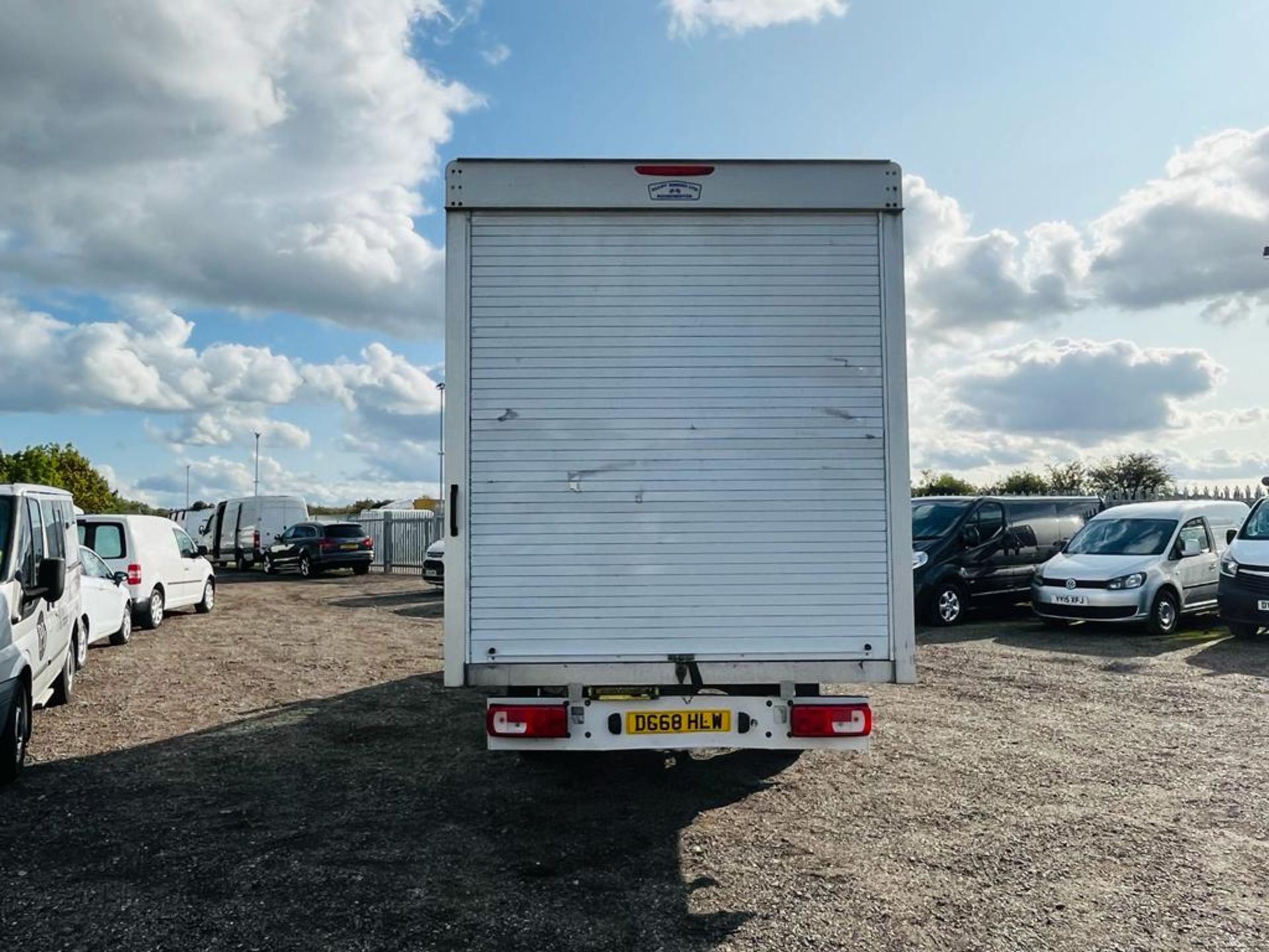 ** ON SALE ** Volkswagen Crafter 35 FWD 2.0 TDI 140 LWB Luton Box 2018(68 Reg)- ULEZ Compliant - Image 6 of 24