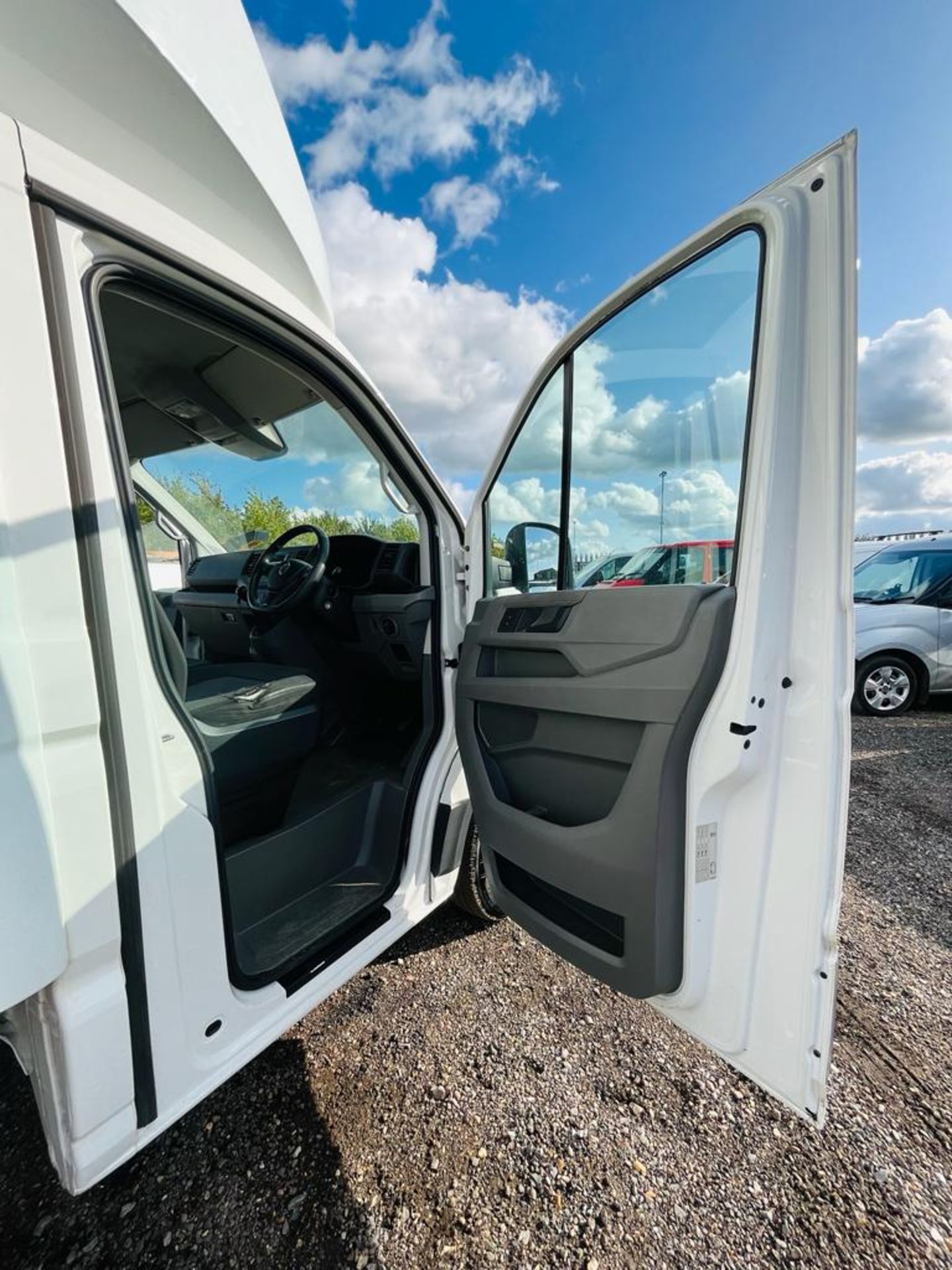 ** ON SALE ** Volkswagen Crafter 35 FWD 2.0 TDI 140 LWB Luton Box 2018(68 Reg)- ULEZ Compliant - Image 3 of 24