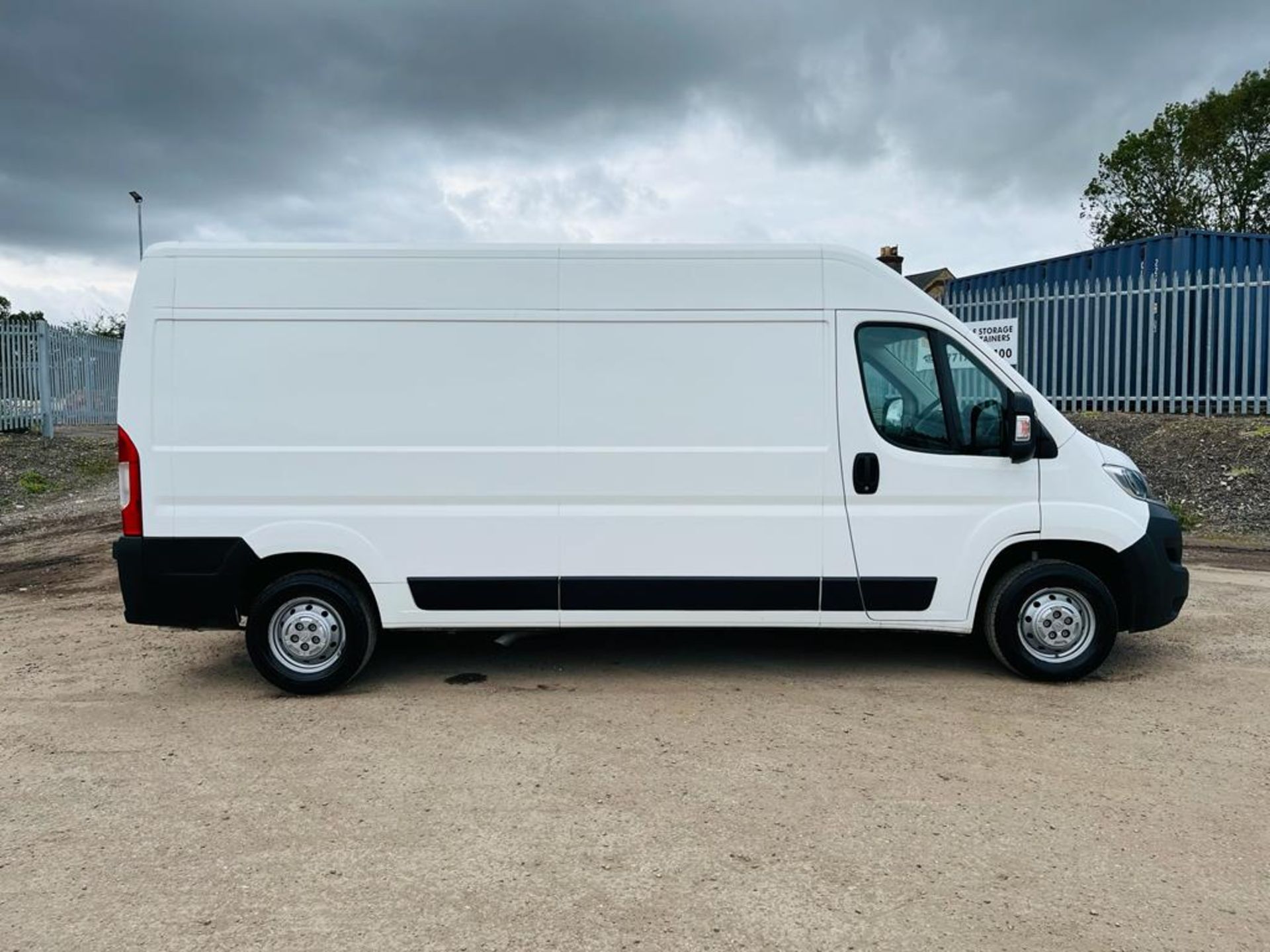 ** ON SALE ** Citroen Relay 35 2.2 BLUEHDI LWB 140 2019(69 Reg) - A/C- Bluetooth Handsfree - Image 4 of 27