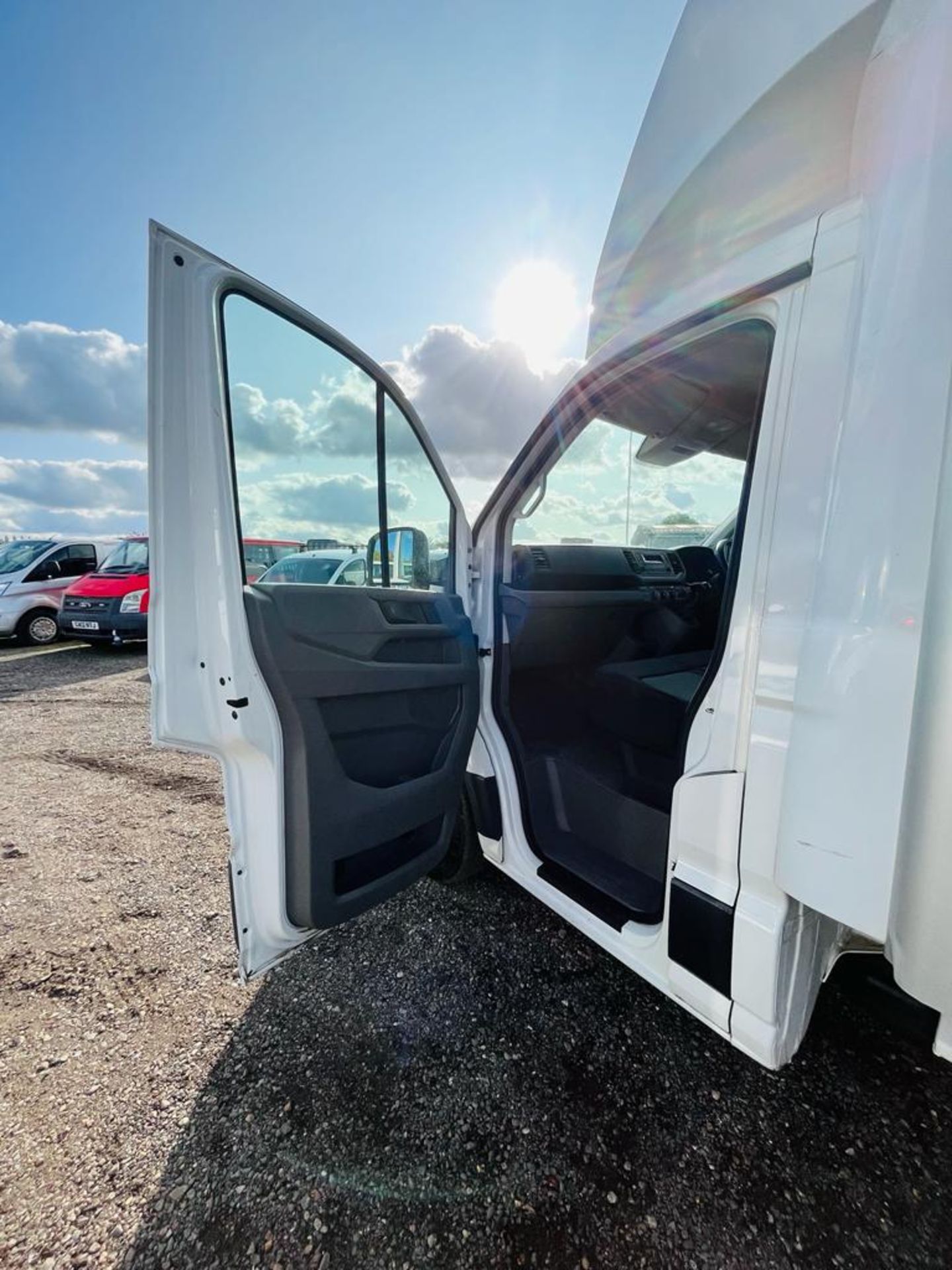 ** ON SALE ** Volkswagen Crafter 35 FWD 2.0 TDI 140 LWB Luton Box 2018(68 Reg)- ULEZ Compliant - Image 11 of 24