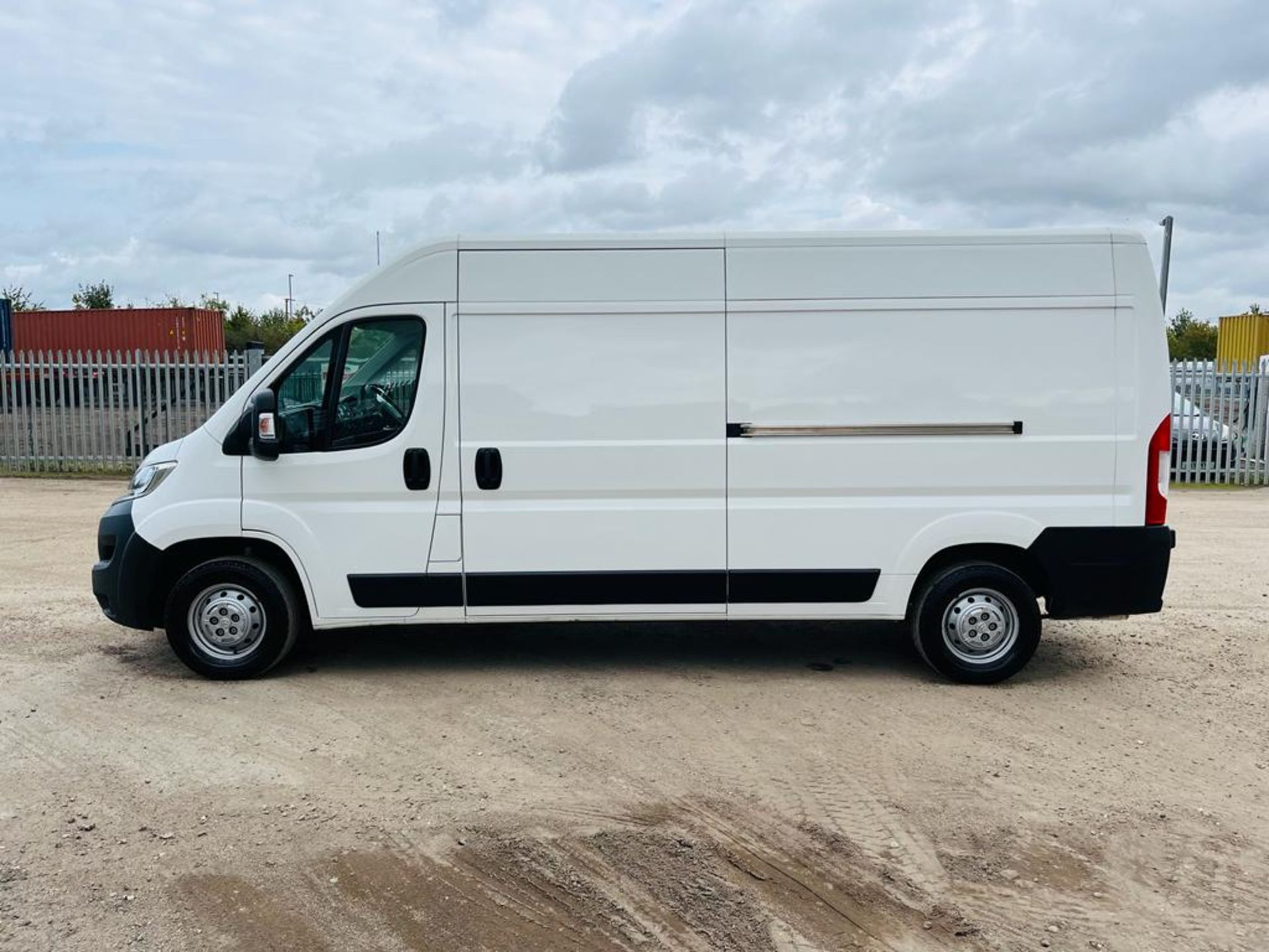 ** ON SALE ** Citroen Relay 35 2.2 BLUEHDI LWB 140 2019(69 Reg) - A/C- Bluetooth Handsfree - Image 9 of 27