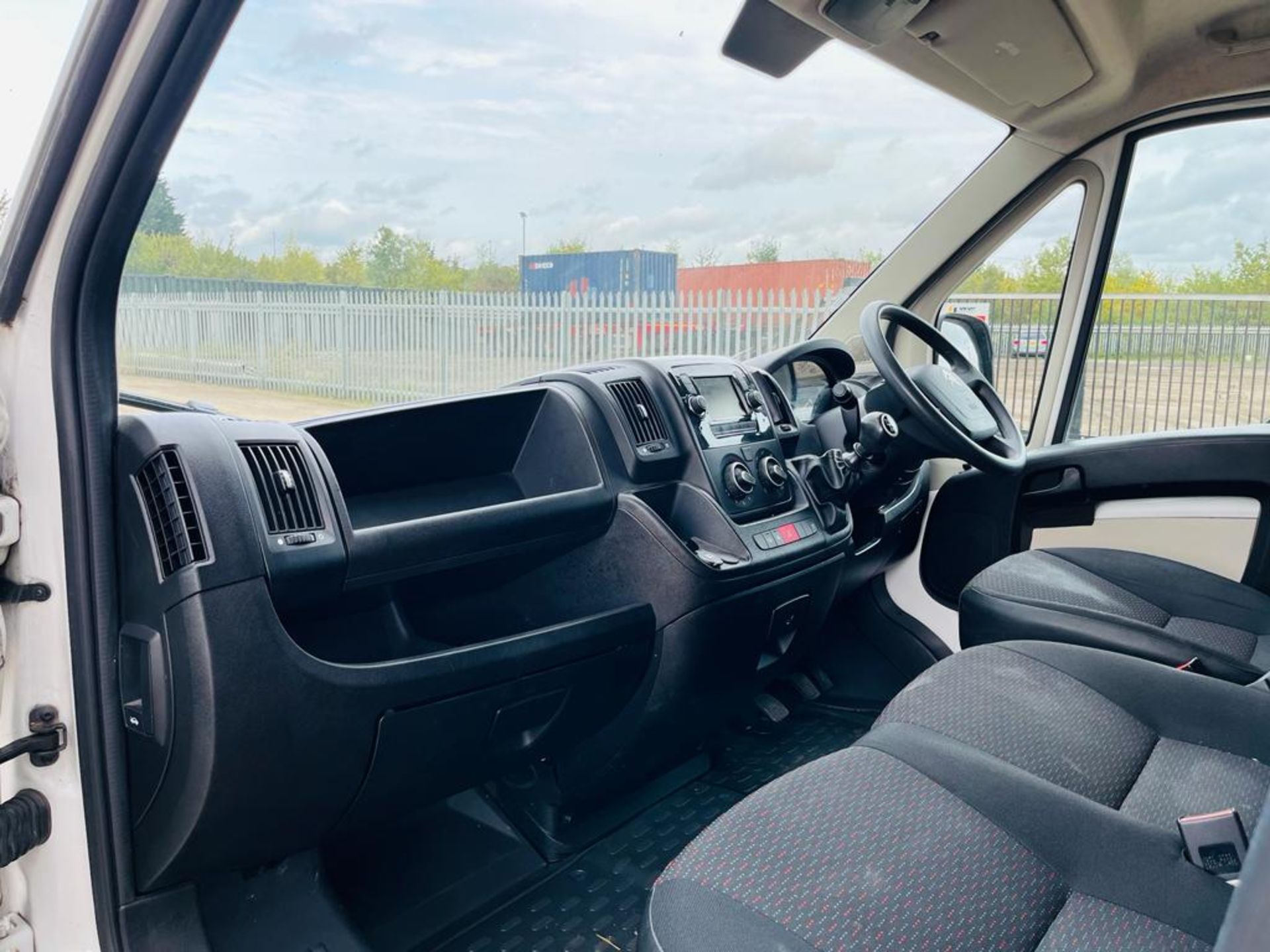 ** ON SALE ** Citroen Relay 35 2.2 BLUEHDI LWB 140 2019(69 Reg) - A/C- Bluetooth Handsfree - Image 22 of 27