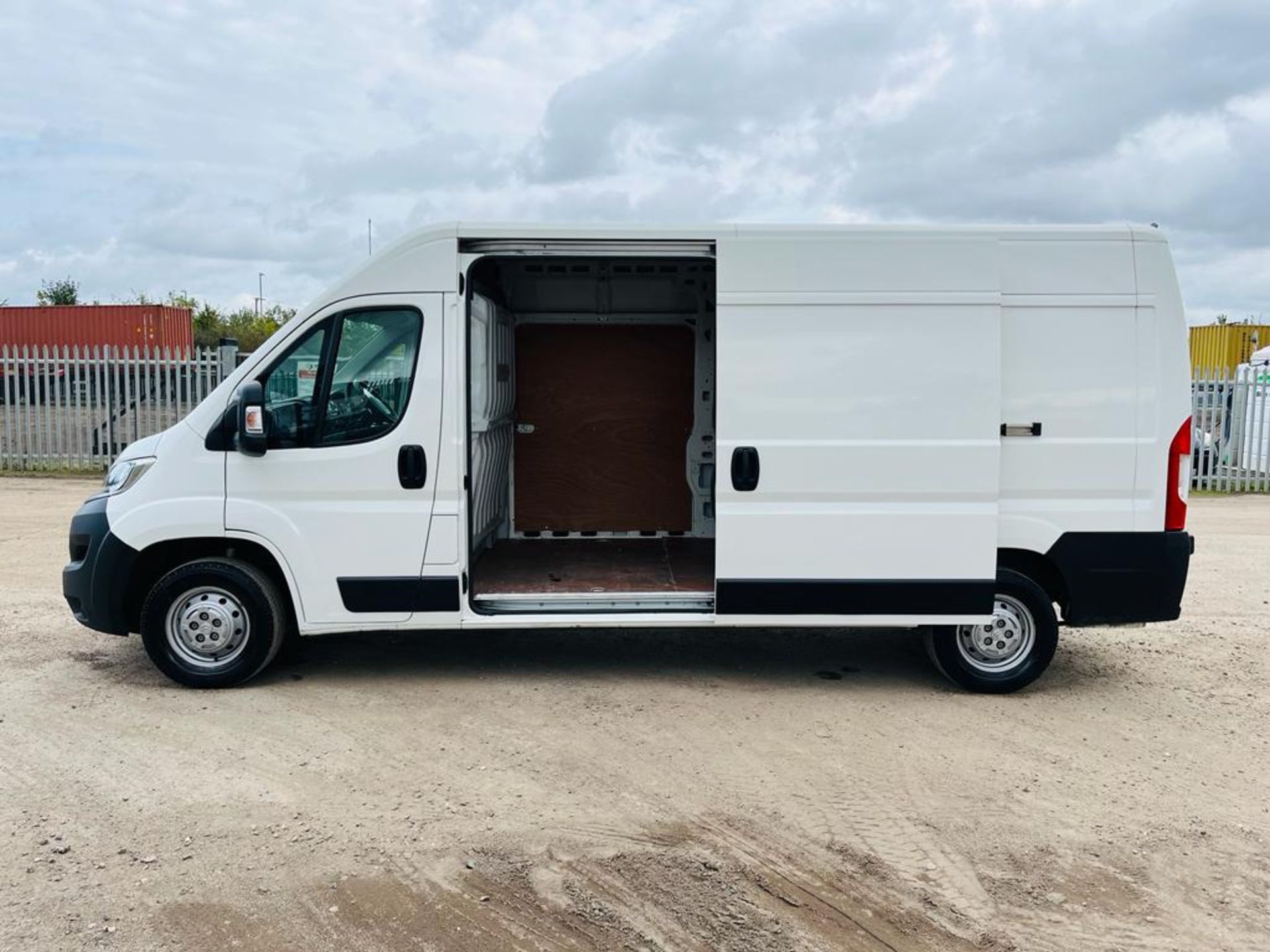 ** ON SALE ** Citroen Relay 35 2.2 BLUEHDI LWB 140 2019(69 Reg) - A/C- Bluetooth Handsfree - Image 10 of 27