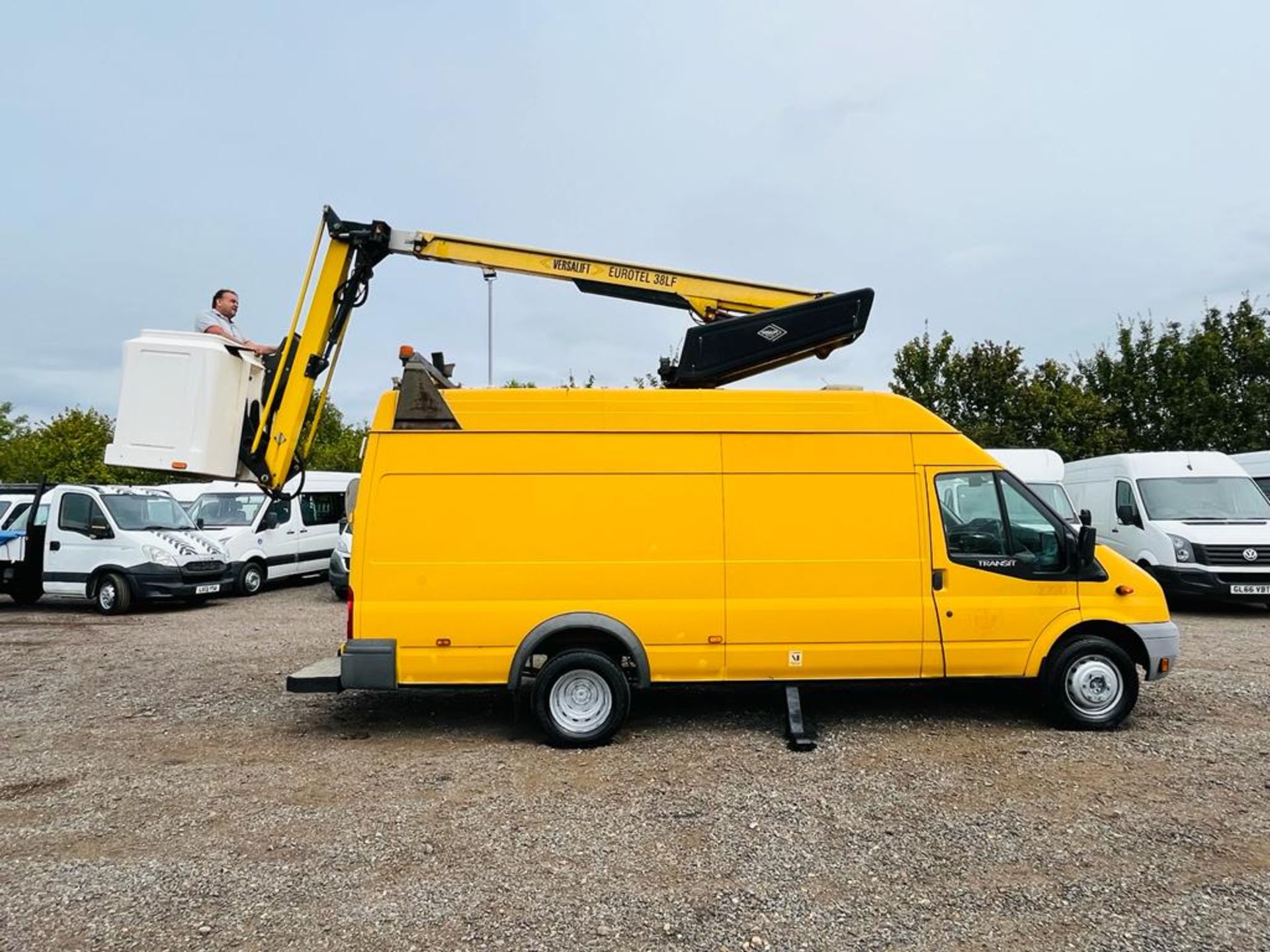 ** ON SALE ** Ford Transit 2.2 TDCI 460 RWD 125 L3 H3 *Cherry Picker* 2013 '63 Reg'- ULEZ Compliant - Image 5 of 27