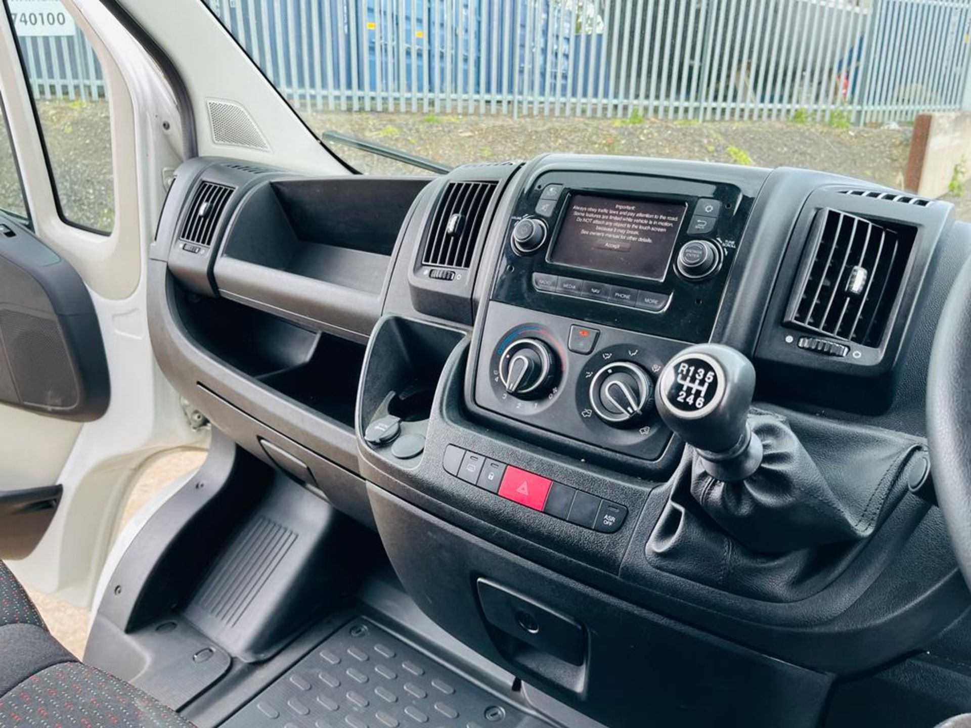 ** ON SALE ** Citroen Relay 35 2.2 BLUEHDI LWB 140 2019(69 Reg) - A/C- Bluetooth Handsfree - Image 18 of 27